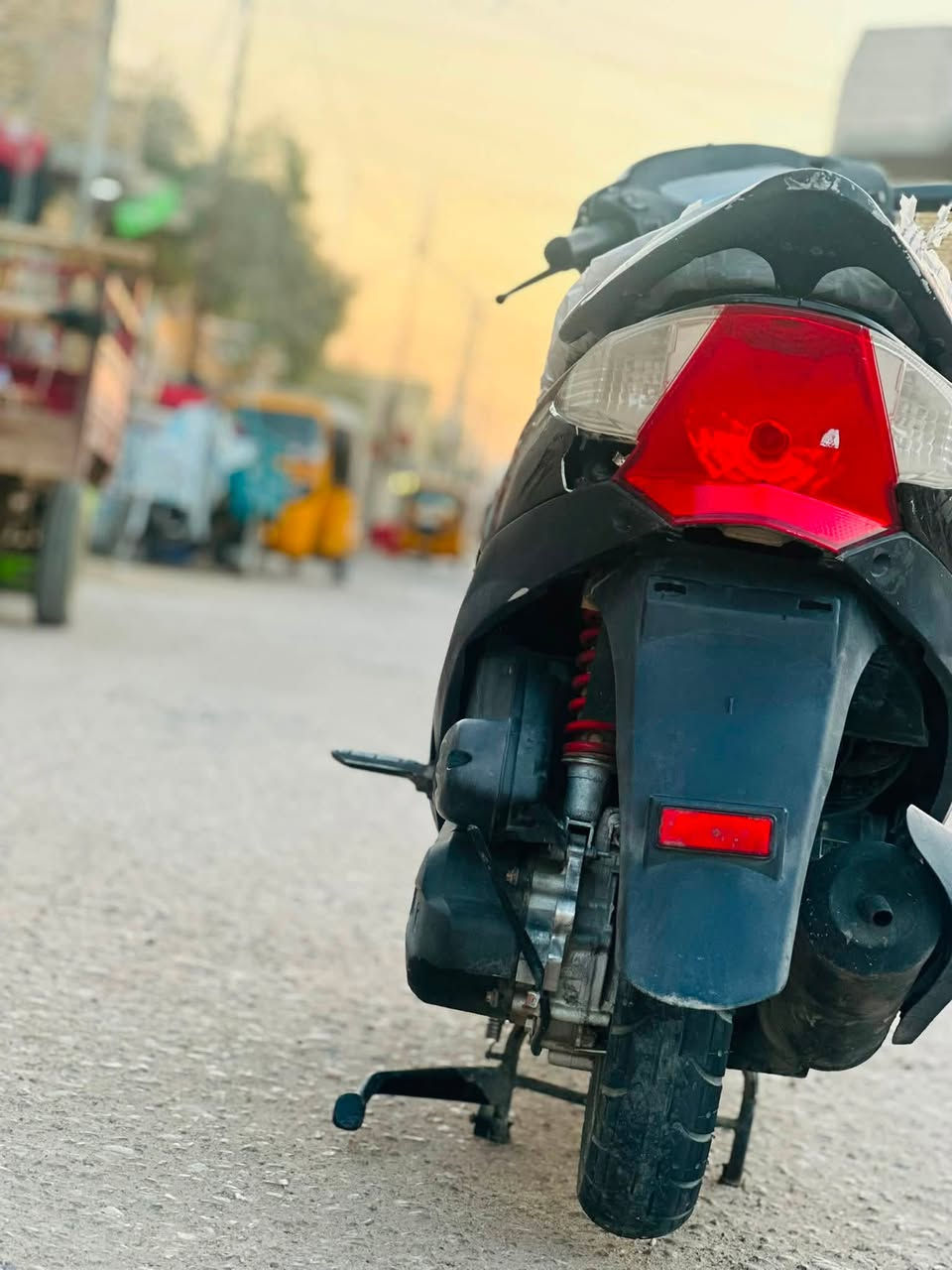 سلام عليكم دراجة البيع ١٦مفتوحه ومجفته جديد قبل سبوع سعر خاص و اتصل ***********
