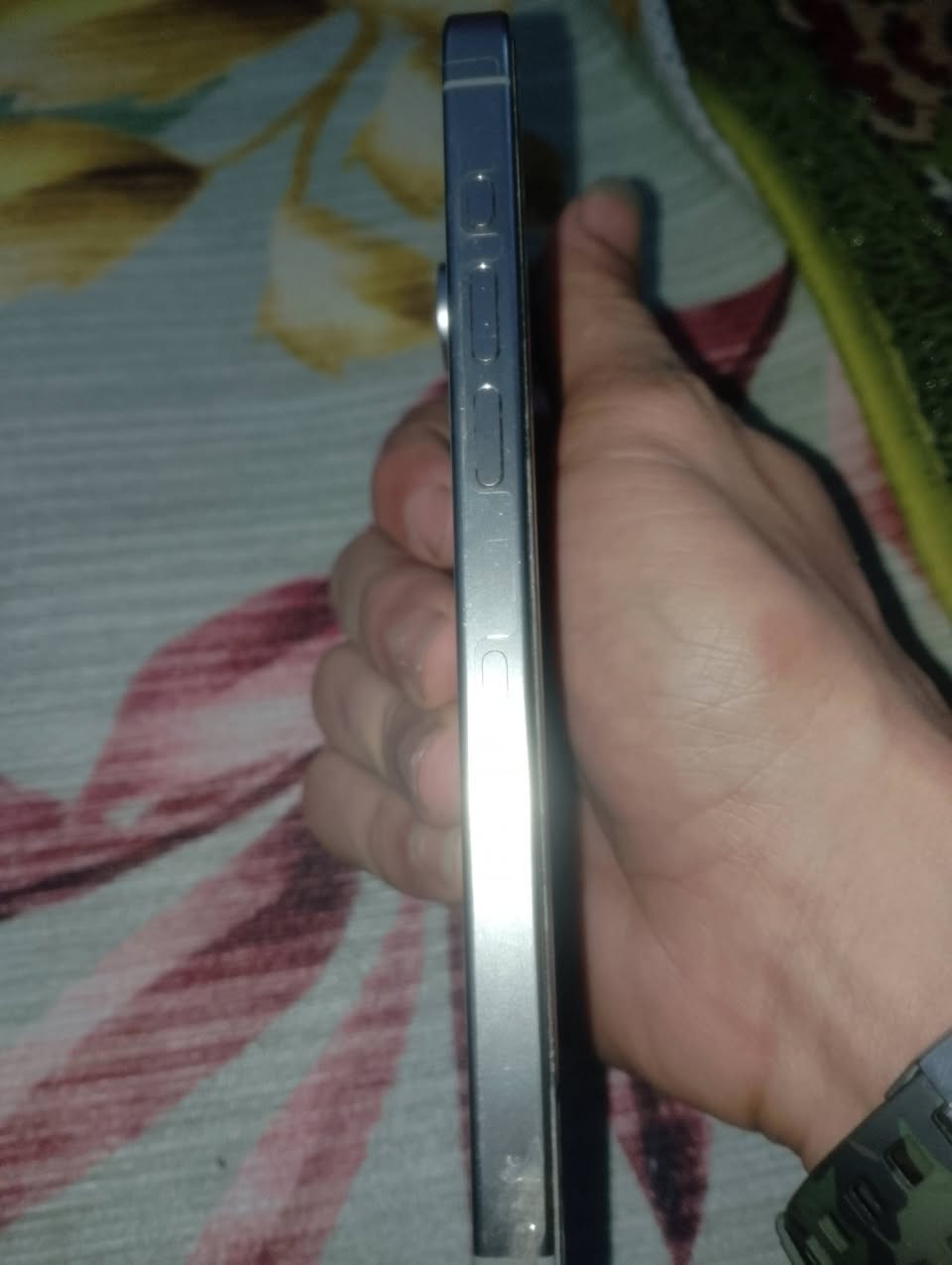 ايفون 15برو ماكس للبيع مكفول كفاله عامه ذاكره 256 وتر برو بطري 87
بس بي نقطه سوده بل شاشه 

ما مثره باي شي 

سعر 850 ولي مجال شي بسيط/***********🫥
