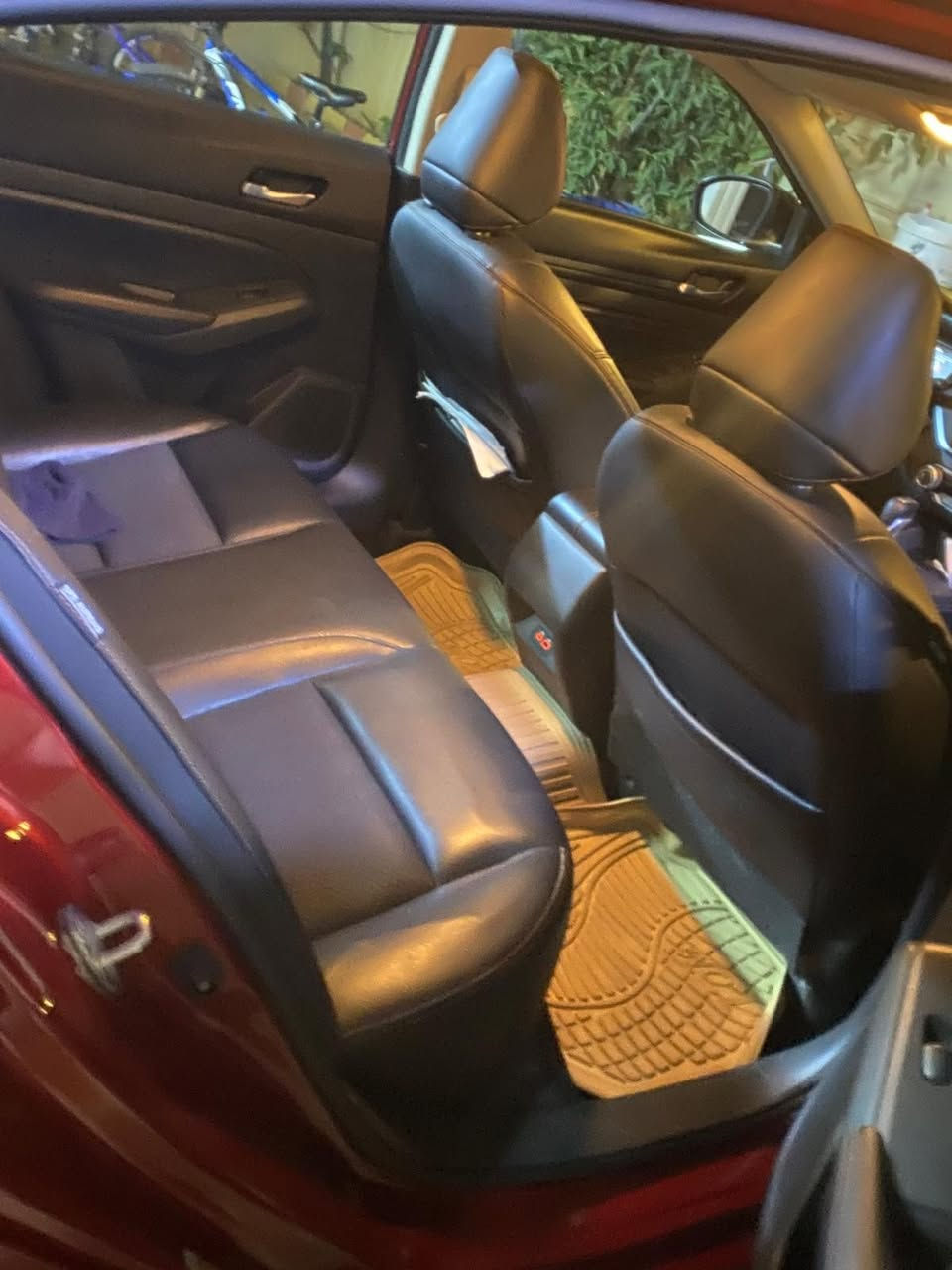 السلام عليكم
نيسان التيما موديل ٢٠٢٢ فئة SR محرك 2500 فول مواصفات عدا فتحه بصمات جلد ضررهاا بنيد فقط صبغ حساسات امامي وخلفي رادارات سياقه ذاتيه سعرهاا 145 $     ولجادين فقط للاتصال ***********
