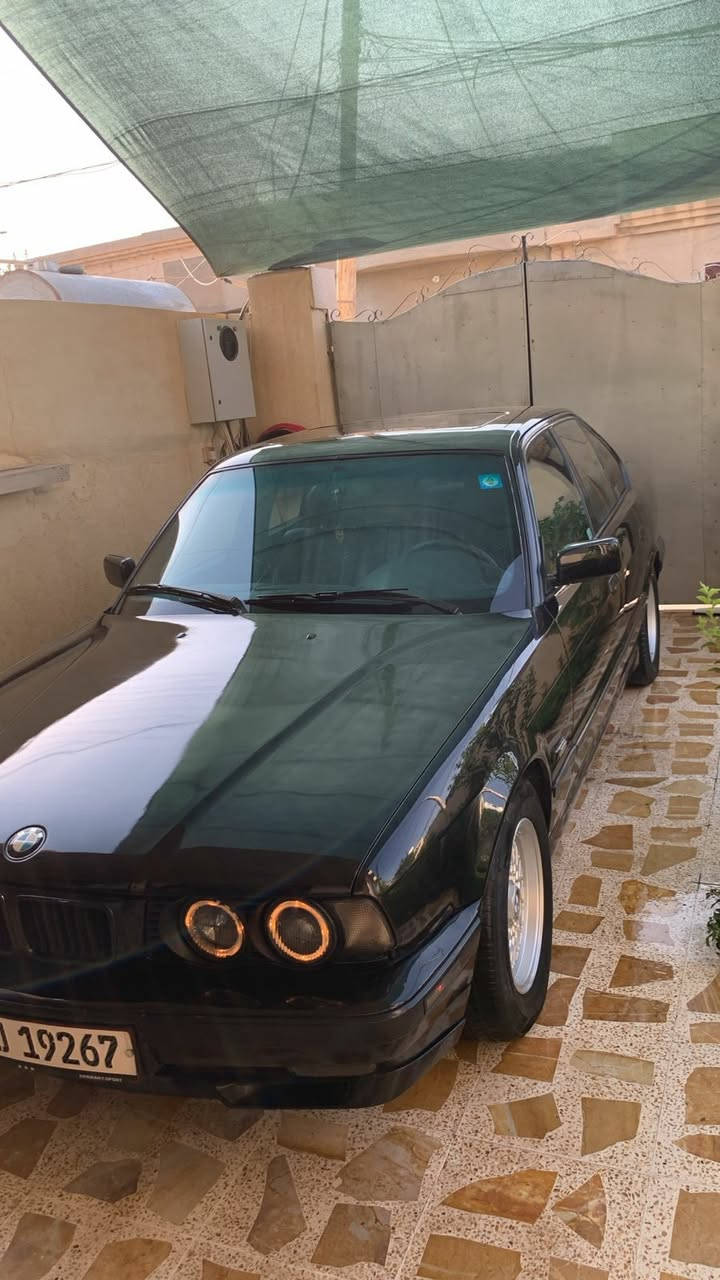 سلام عليكم   من رخصت  الادمن
سياره  للبيع  
  BMW
موديل 1995
وارد ياباني 
 محرك  كبس    عدل  
رقم  نينوى  دولي   بأسم  اخوي 
  مصبوغه  جماليه  بدون  اي ضرر 
  محرك  مكفول  وكير مكفول  
 اكسن  رون ناصي   
صدر جديد  
تايرات  جديد  
سلايت تنته   
 جوم اوتوماتيك 
الجوم  تصعد  ويا قفل السياره  قفل عام 
 كشنات  جلد    
  حساسات  دعاميه  
كامره  خلفيه  
 لايت اصلي  
 تبريد  تدفئى
  لونها  اسود   غامق
 ترايك للبصره   
  مكان السياره  صلاح الدين  شرگاط 
 السعر  85  $
  الرقم   ***********
