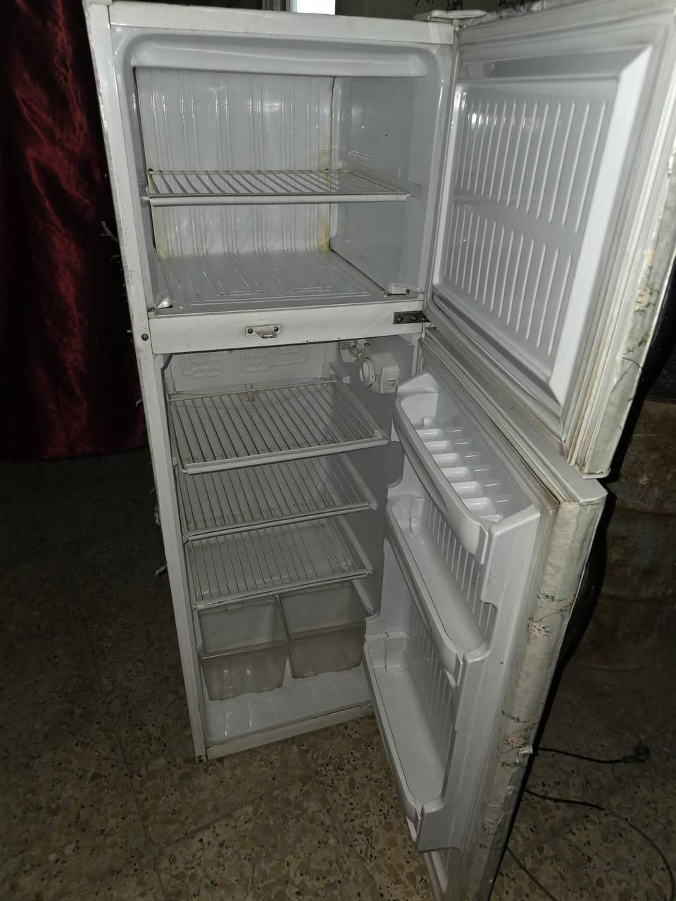 اغراض بسعر مناسب وضمان 3ايام متشتغل تترجع.  امانه الله شغلات وشرط الفحص. الغساله 90،،       100 الثلاجه ***********حي العامل اتصل وبيك خير ودلل
