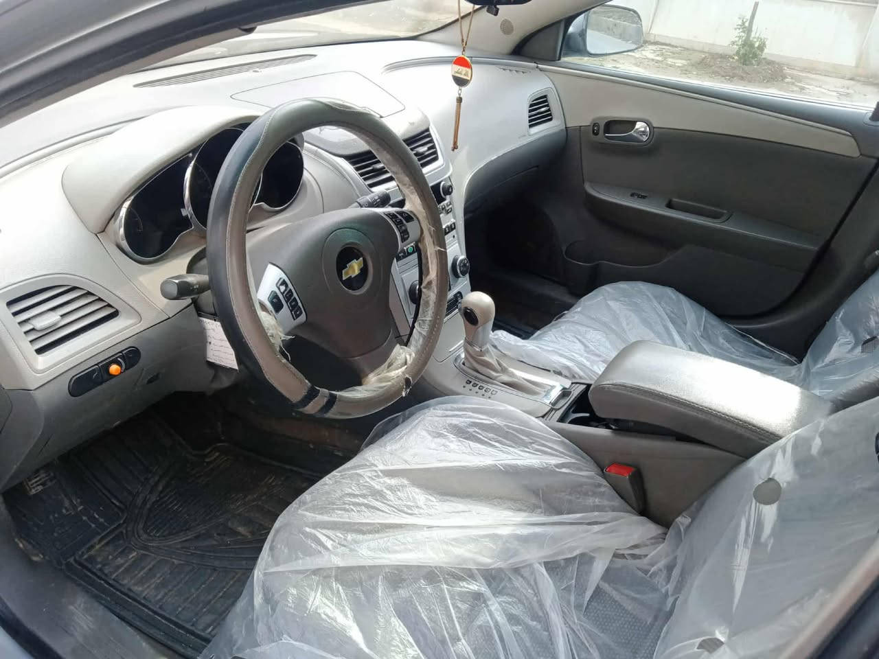 السلام عليكم..ماليبو امريكي موديل 2011 رقم دهوك شرط التحويل والوكاله.. سياره وضع شركه واحلى من الصور بيها صبغ بوند وجاملو حادثها من امريكا..السعر 68 العنوان موصل الايسر حي المزارع طريق دوميز مدخل جامع القادر..للاتصال على الرقم *********** يوجد واتساب بالرقم
