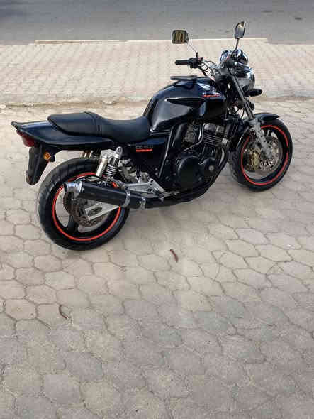 ﷽
السلام عليكم…
‏ 🏍️ HONDA CB 400 SF للبيع
أوراق منفيست
الدراجة وارد يابان نظيفة جداً  
الدراجة نشطة كلش 💨
مابيها اي نقص و مسويلها ادامة كابريتور و بلكات و باتري كله جديد 🆕 
(يعني انسى شي اسمه عطل)
و بيها كم شغلة رياضية و ترتيبات 👌🏼
الاضافات :
قبضة للراكب الخلفي
صالنصة اصلية ياباني صوتها طرب 🎼  ☄️
دهن جديد 🆕 
الدراجة كاملة مكملة و كلشي بيها شغال 💯
مكاني كركوك 📍
السعر : 18$ و بيه مجال 
للاستفسار *********** 📲
الكلمة الطيبة صدقة 🤍
و تحياتي للجميع ♥️
