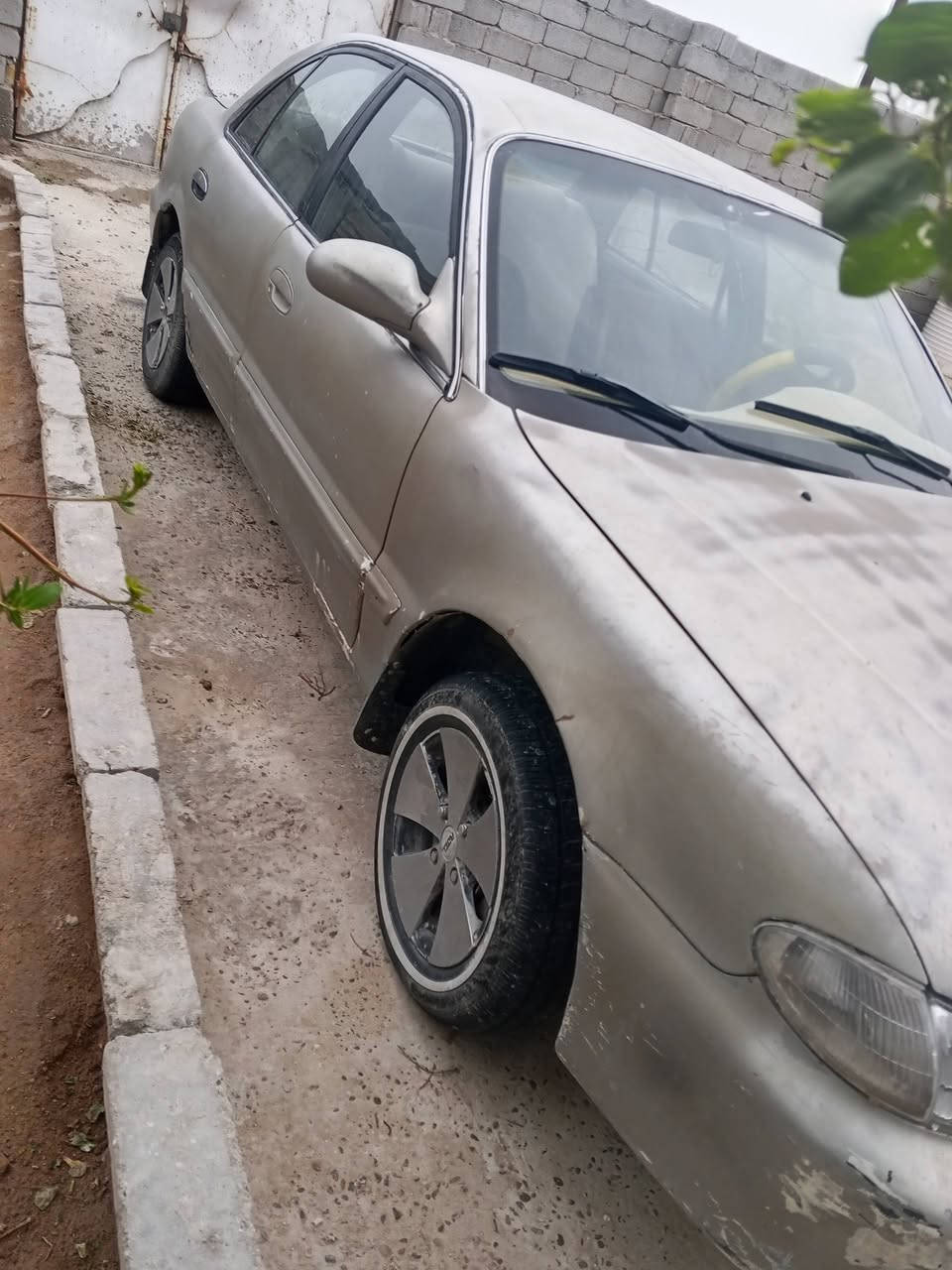 سيارة هيونداي سوناتا 3 موديل 1997 بسمي رقم نجف سياره كامله نقصها شي بسيط سعرها 20وبيها مجال قليل رقم الهاتف ***********
