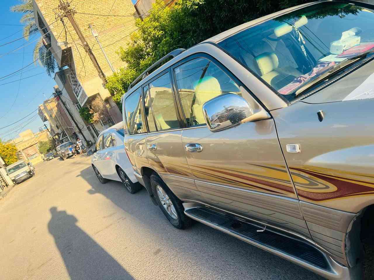 السلام عليكم 
لاندكروز 2006 بلادي مابي قطره صبغ ولا ضربه مكفوله من الضربه والصبغ فقط جراد في البنيد 
فول مواصفات تبريد 3قطع ثلاجه فتحه سقف 
GXR4500 
رقم باسمي تحويل ثاني يوم 
لاستفسار ***********
