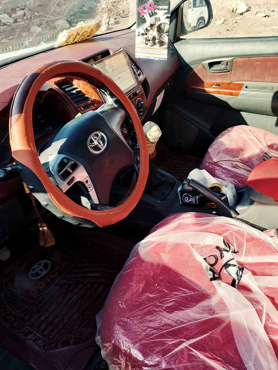 السلام عليكم تيوته هايلوكس  عماني مديل 2012 شاصي12 كامره خلفيه وشاشه سنويه  مجدده 2029رقم انكليزي بسمي تحويل مباشر  مكفوله من تبديل ولصبغ السعر 170وبيه ومجال ***********رقم صاحب سياره مكلف بل نشر
