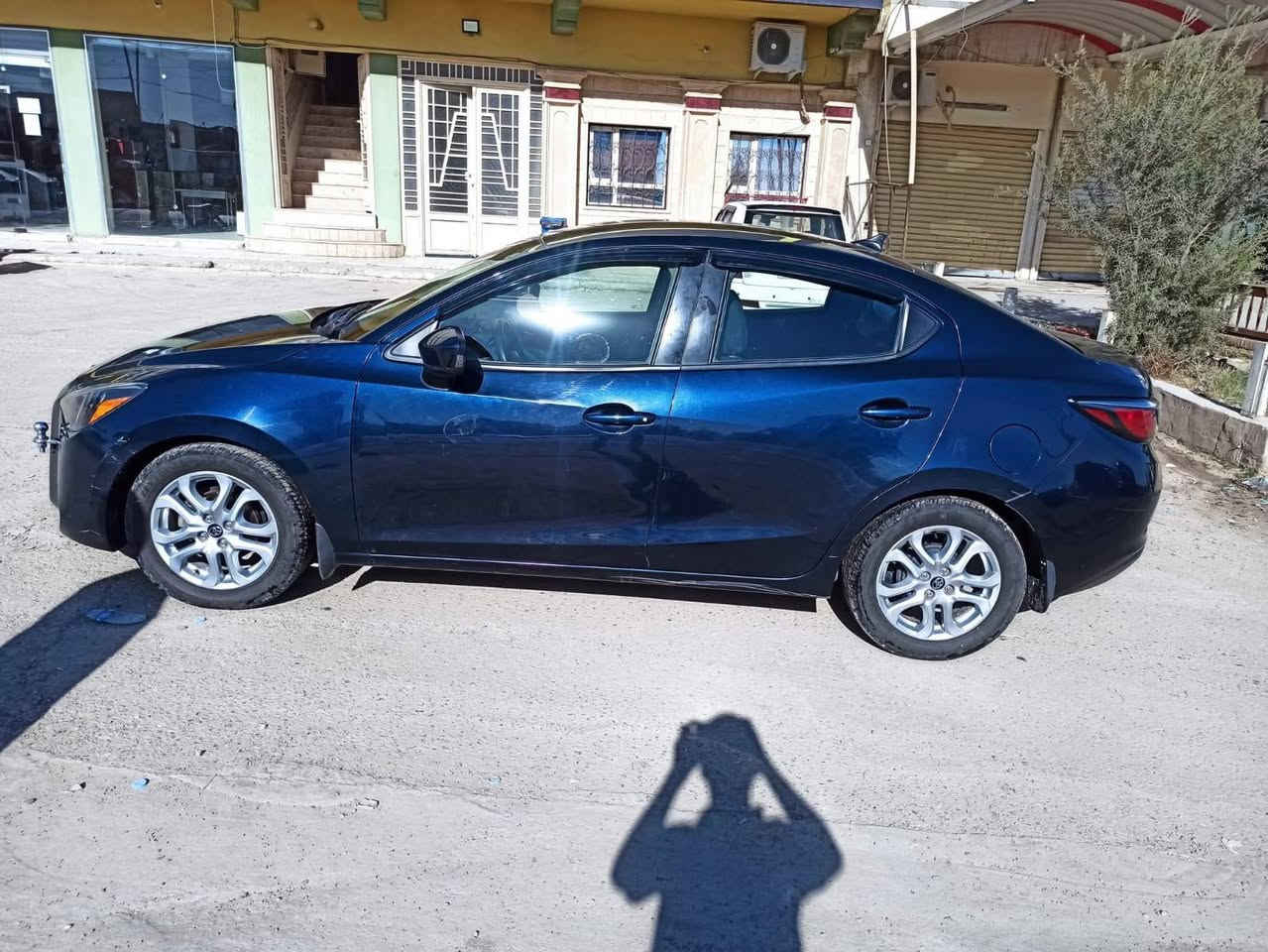 تويوتا يارس
موديل 2017 رقم اربيل الدولي  هزه و سنويه جديدة
كابون بانزين  وارد امريكي موصفات فول ماعد سلايت 
محرك وكير شرط ... سياره ضررها دوائر اماميه صبغ 
وبوند مبدل بدون دواخل شرط  ...... شرط التحويل
للاستفسار ‏‪0771 069 4911‬‏
