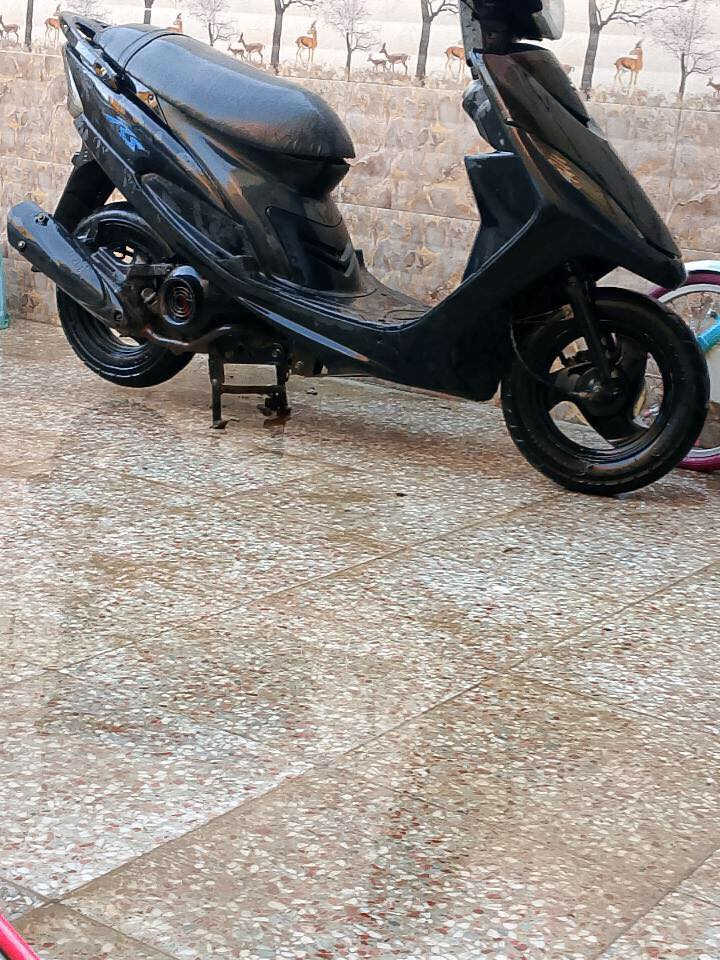 السلام عليكم دراجه ماكس عدله للبيع جديده ونضيفه الدراجه انطي بيه كفاله عامه بكلشي تجي وتشوفه صارله شهر بس نازله من الرمبه سعره ٤٥٠ الرقم ***********
