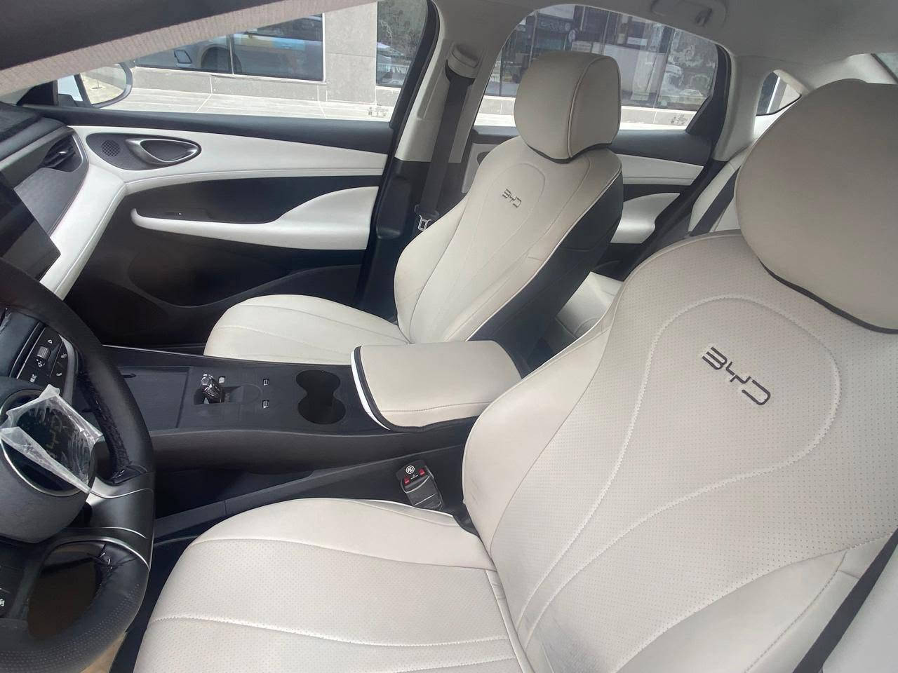 BYD 2025 SEAL 05 
چوار هەزار ڕۆشتوە ، وەک سفر وایە ، کوشنی ئەسڵی جلدی تێ گیراوە ، لە گەڵ گاعی سەردۆسە ، هیچی نیە ، بۆ نرخ پەیوەندی بکە ،تازە رەقەم کراوە ***********
