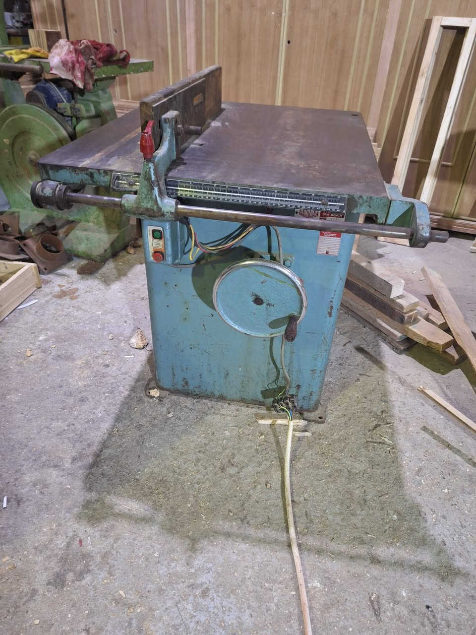 منشار انكليزي نضافة فول جديد السعر مليون ونص *********** العنوان ميسان المجر الكبير
