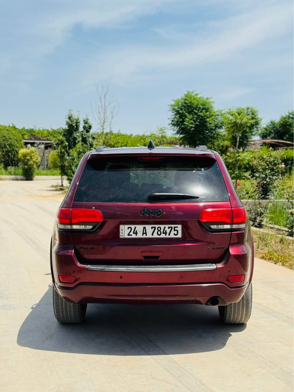 2017 Jeep Grand Cherokee · Suv · Driven 74,000 miles

بيها ٣قطع امامية بدون دواخل 
ماشية ٧٤.٠٠٠ميل 
السيارة 4x4
سعر ١٩٩ورقة و مجال
*********** دهوك, العراق
