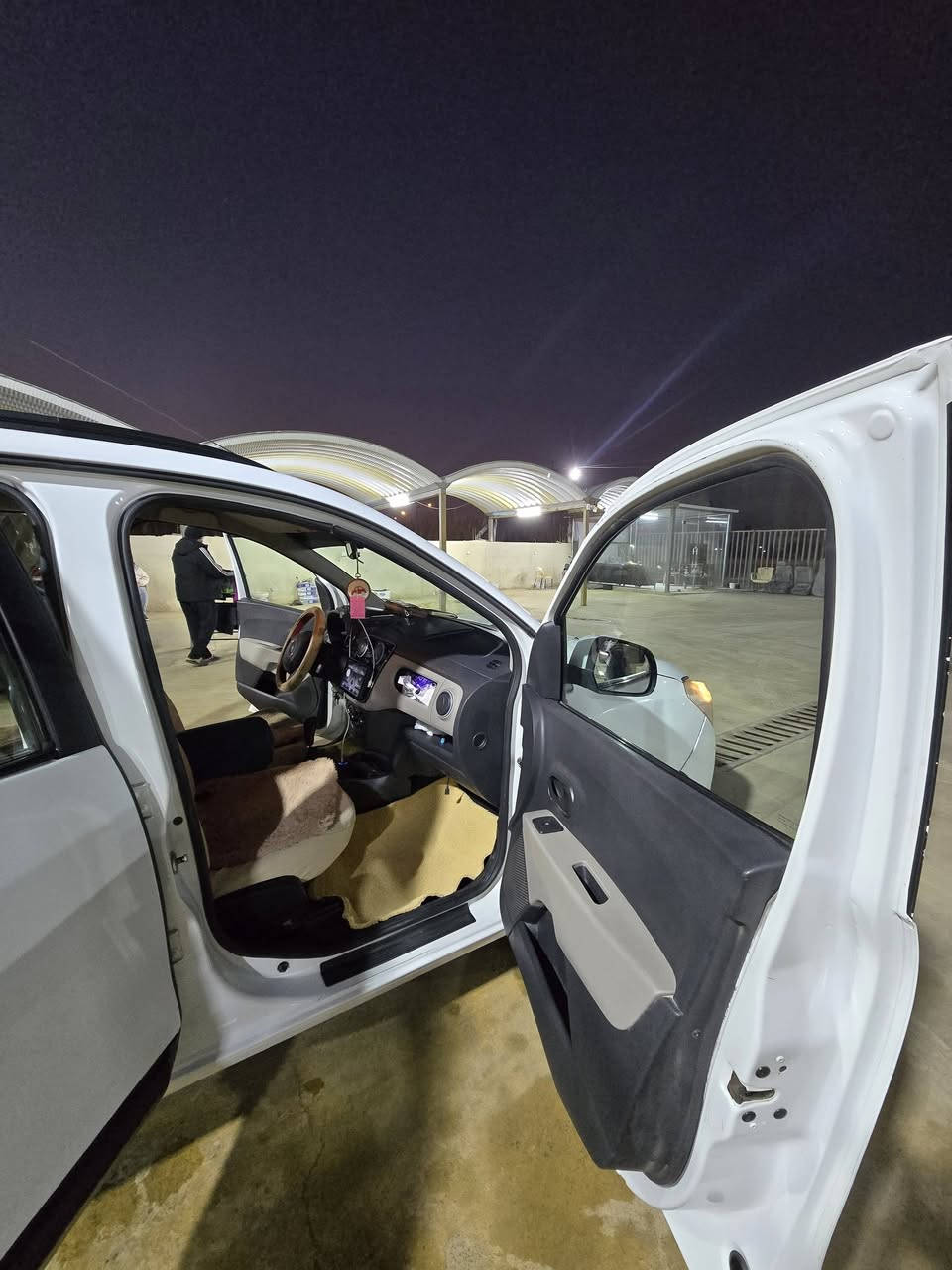 رينو لودجي موديل ٢٠١٤  فرنسي ٧راكب
بدون حادث رصعات موضحه بالصور 
مكينه كير نضيف جدآ 
صدر جديد
فقط تبريد عاطل 
تخم تاير جديد 
كهربائيات فول شغال   
دواخل بلادية فول نظيفة 
شاشة كاميرا 
حساسات بكك 
رقم انكليزي ديالى  
شرط التحويل
سعره 72 وبي مجال حك الجيه  
رقم  احمد حامد *********** واتساب متواجد 
عنوان بغداد جسر ديالى الجديد
