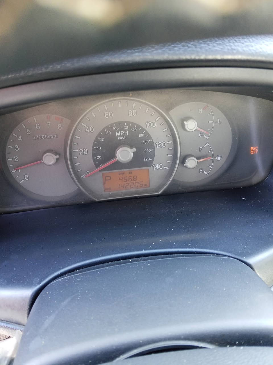 السلام عليكم 
كيا راندو موديل 2007 محرك 2700 
محرك كير كهربائيات تبريد مكفولات
مصبوغه حزام 
رقم بغداد باأسمي 
فتحه 
منظومة زنون 
باتري جديد 
السعر 90 وبيها مجال 
 ابو أمير ***********
مكاني بغداد الشرطه الرابعه شارع الضغط
