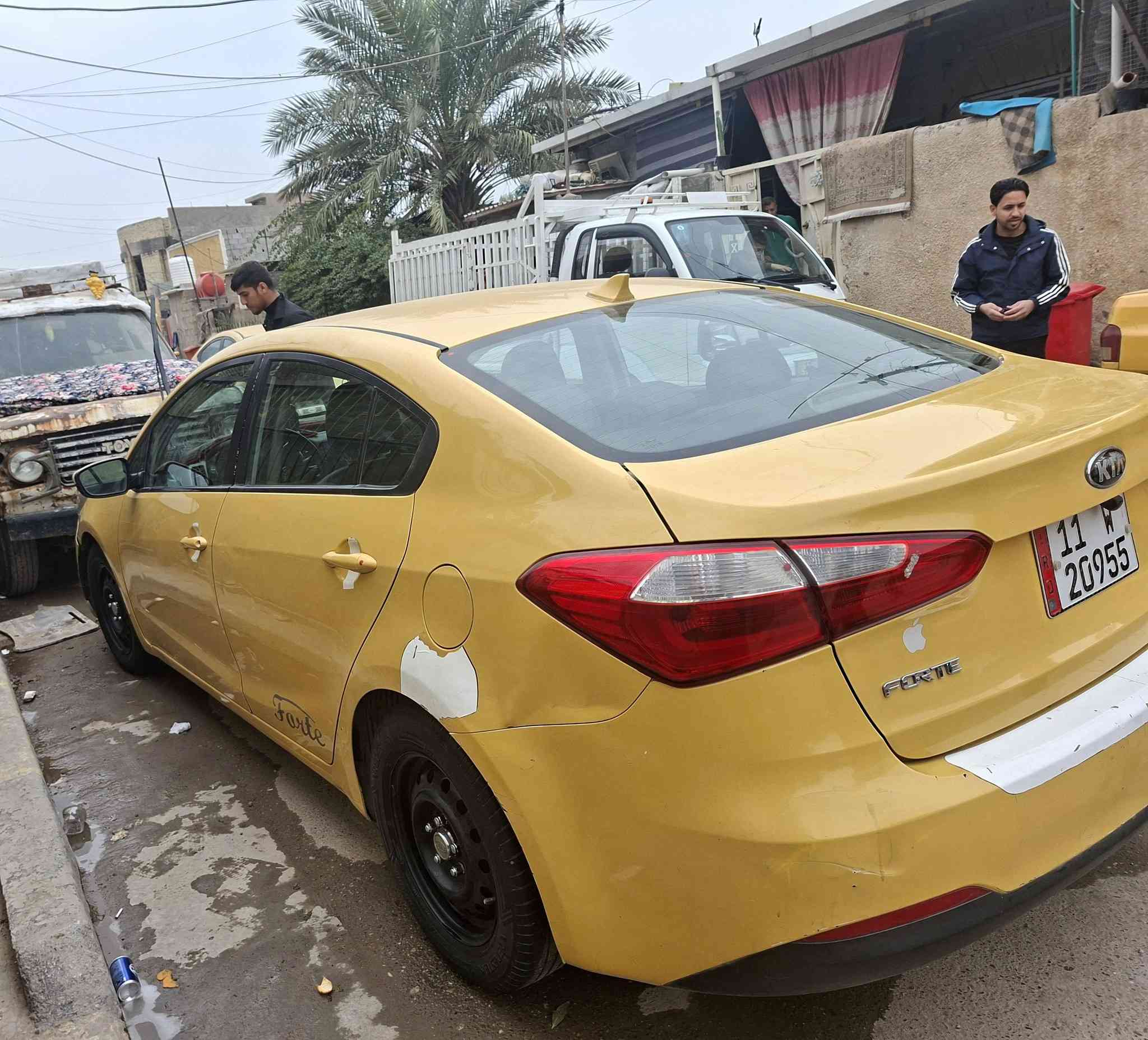 السلام عليكم 
فورتي ٢٠١٤  السيارة ليبل واحد عده الجاملغ الامامي
وارد امريكي محرك ٢٠٠ دوش بسمي بغداد الزعفرانية السعر 100 وبيها مجال السيارة جاهزه ومابيها اي نقص من ايدك للشارع
شاشة كامرا تحكمات ستيرن رقم الهاتف ***********
