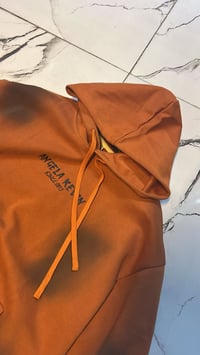 شلعت سويترات صيني هاف وسلم  تقريبا بيهن ٢٠ موديل  المجوع الكلي ٦٠ قطعه...