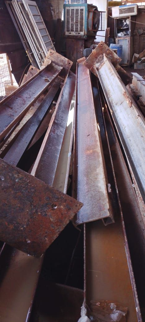 شيلمان أبو 8انج الطول أربعة متر العدد 35قطعه مكان بغداد م الصدر ***********
