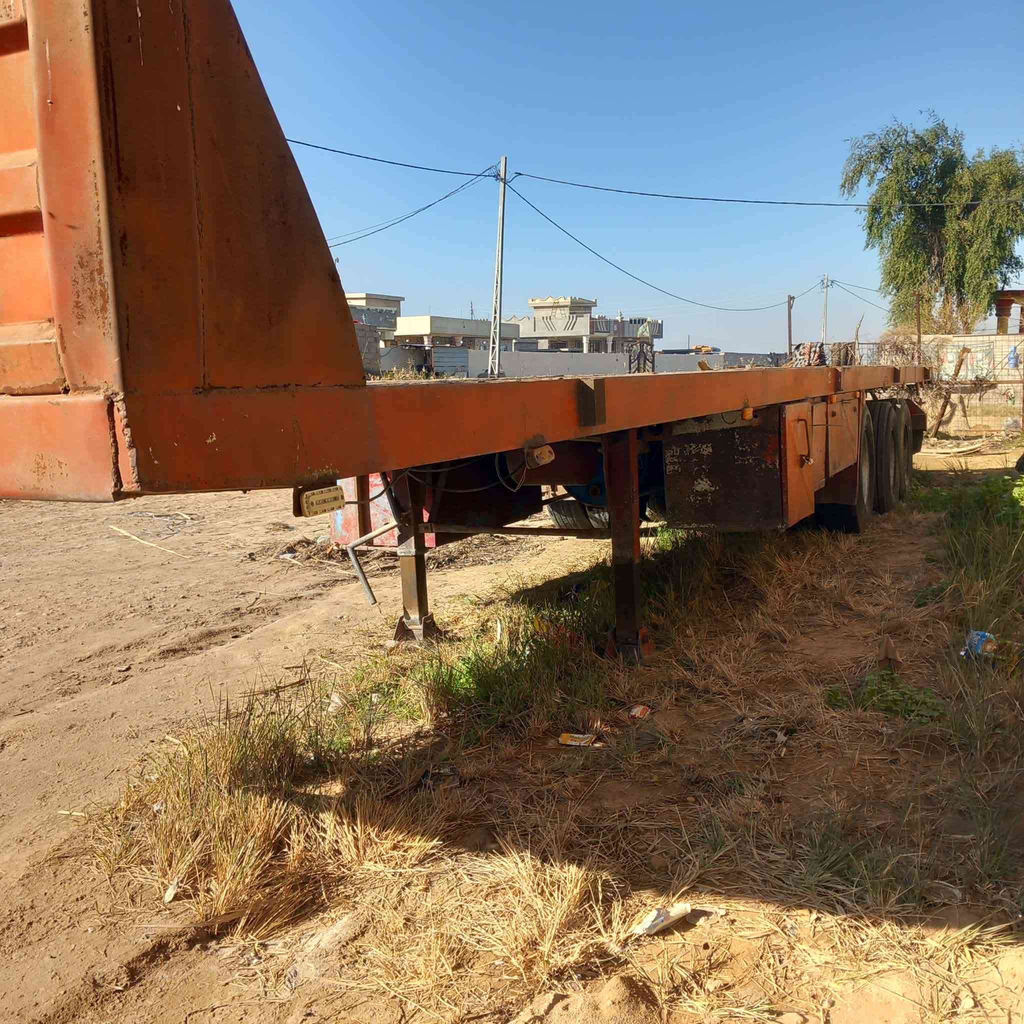 عربانه أوربيه بلادي مزوج طول ١٢ونص شادلهه دنكيرين صيني  واحد أوربي أثنين ثابت واحد رفاع شاصي مكفول جاهزه الشغل بريك وهواء وكهرباء معروضه 60$
***********
***********
