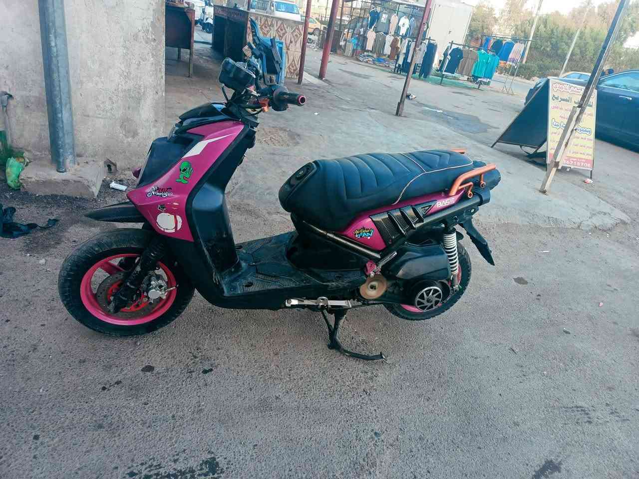 السلام عليكم سكنز جبلي مزوده بيها بوشه رياضي اصليه و بيها عقل رياضي مفتوح ماتقفل سرعه يعني شكد ماتريد تمشي و بيها كلج خلفي و امامي رياضي و شلعه ومعدل تاكل كاع رقم *********** واتساب و اتصال موجود
