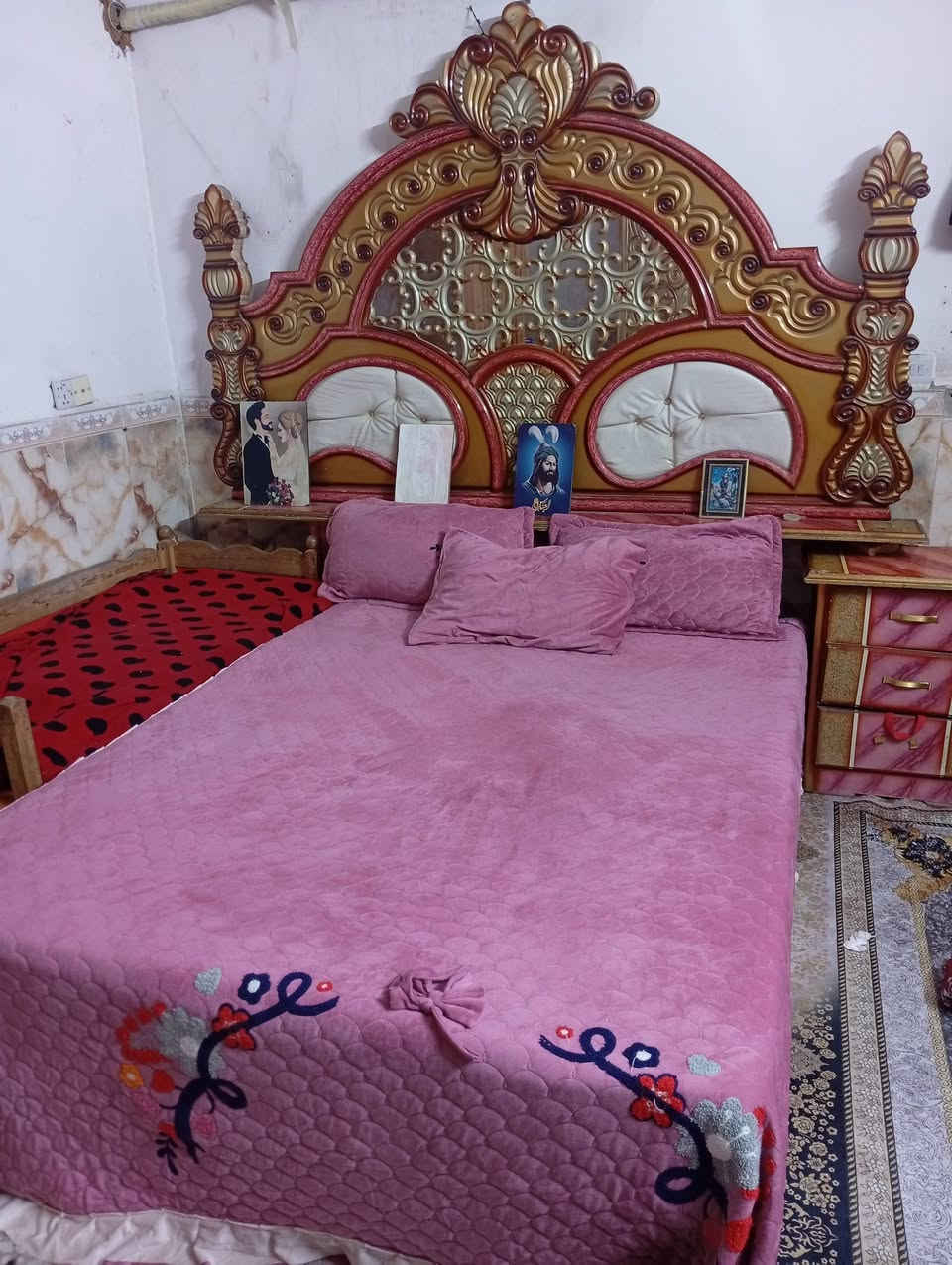 غرف نوم للبيع مستعمله خشب عراقي والنقشه تركي بطنها نضيفه رقم الهاتف
***********

السعر 400
