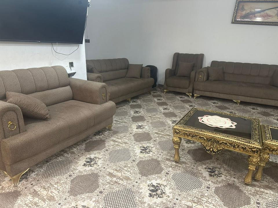 اغراض شقة للبيع 
تخم قنفات 
لونين 
كل واحد منهم 
٢ كبار 
وحده وسطيه  اثنين كراسي 
القنفات 
كل واحد بيهم ب٧٠٠
/ تم البيع 
 
غرفة نوم ٨ بيبان ب٦٥٠ /تم البيع 

غساله صحون  غير مستعمله ٤٠٠
غساله ملابس ٢٥٠
سبالت عدد ٥ / باقي ٢ فقط 
كلهن طنين 
الواحد منهم ب٤٠٠
كله جديد ونظيف
مابي اي ضرر 
تجون وتشوفون 
مجمع ريحانه / قرب بسمايه 
رجاااء الاسعار ثابته
واتساب ***********ت
