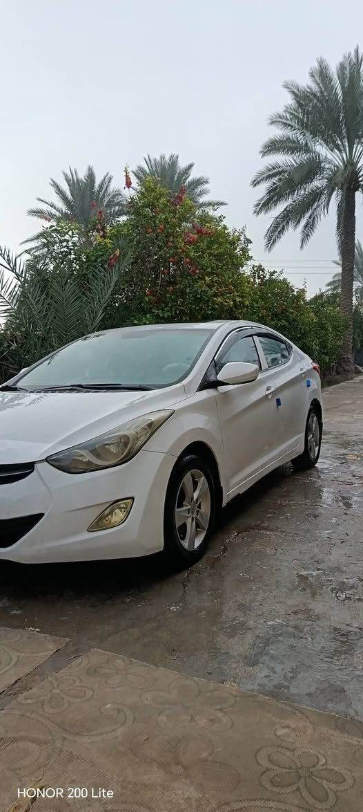 النترا 2011 خليجي رقم شمالي دولي بأسمي مكفوله ماعدا صبغ قليل في الباب الخلفي تبريد ثلج وحداديه وتخم تاير شركه محرك مكفول من تنقيص وتبخير كير شركه 
فول مواصفات عدى البصمه 
فتحه سقف كشنات كريمي داخل كريمي لايتات زنون 
ويل كب شاشه كبيره كير اوتماتيك كامره خلفيه دواره 
السعر 108 $ وبيها مجال 
مكان بابل للأستفسار ***********
