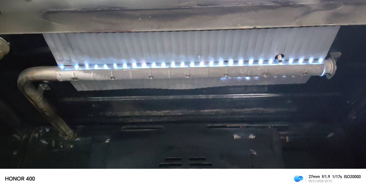 طباخ غازي ماركة Tecnogas الإيطالية (اصلي) ٥ عيون يعمل بشكل ممتاز مع حساس أمان للغاز موجودة بكافة ملحقاته من الشوايه وصواني كما موضح بالصور
طباخ غازي ماركة Tecnogas الإيطالية (اصلي) ٥ عيون يعمل بشكل ممتاز مع حساس أمان للغاز موجودة بكافة ملحقاته من الشوايه وصواني كما موضح بالصور 
السعر ٤٠٠ ألف 
العنوان البصرة
للتواصل ***********
