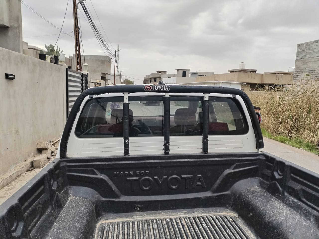 السلام عليكم ورحمة 
بيكم هايلوكس 2013 للبيع
شركه جهيان
سنويه وهزة ورقام كلو جديد
محرك ما مفتوح
شاصي 12 
السيارة ماشيه 178 الف فقط
السيارة كلشي بيها جديد
الصبغ البيها ربع جاملغ الخلفي صفحه السايق فقط
وبيها 4 اماكن بارد فقط
السيارة حلوا وجاهزة وترايك وين ما تريد
وبيها شويه داخل هم مثل ما مشرة بصور
والباقي كلو وضع شركه
كلشي شغال تبريدها تدفه
كلشي بيها شغال 
السعر 185 او بيها محال حيل بصيط
*********** مكاني برطله
