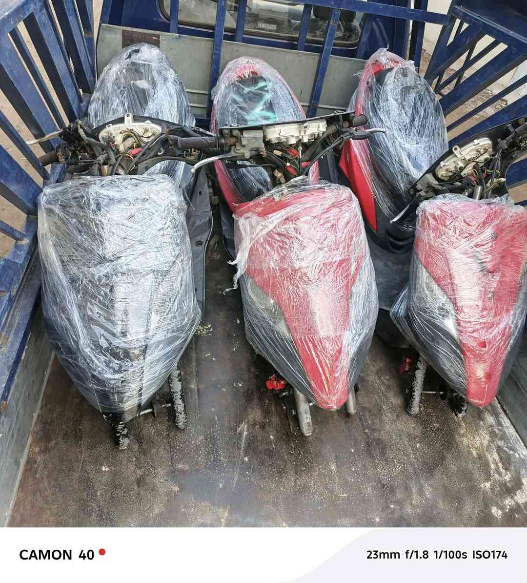 سلام عليكم شباب  ثعالب رنبه للبيع اكرر رنبه مو مال شارع بعدهن علا بانزين الاليابان  دراجات حلوات وشغالات جيب بارتي  وطلع  ثنين كابريتر وحده نوزل 
السوده نوزل مزوده مكينه رياضيه كلجات وصلنصه 
وثنين كابريتر بلاديات  وسعارهن جوه السوك ابيعلك وضمان مكينه مفتوحه كفر تجاري ترجع الدراجه  اسعار ناررر والله جوه السوك اي ستفسار اتصل موجود واتساب ***********
