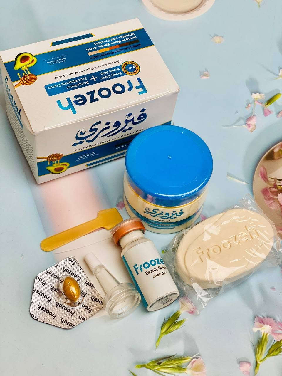 تتكون من:
 صابون التجميل
 كبسولة التبييض الإضافية
كريم فيروزي الجمال

تركيبة متطورة للتبييض والعناية بالبشرة تساعد على:
 تفتيح المظهر الداكن وتوحيد اللون
 تقليل التصبغات والبقع
 ترطيب عميق بدون ملمس دهني
 تعزيز النضارة والإشراقة الطبيعية
 بشرة أنعم وأصفى خلال أيام
كريم فيروزي محلول منعش وخفيف على البشرة، يحارب آثار التعب ويعزز الإشراق حتى تحصلي على إطلالة شابة ومتألقة 
يوجد خدمة توصيل لجميع محافضات العراق


**إذا كنت صاحب هذا الإعلان وتريد حذفه لأي سبب، رجاءا أرسل رسالة إلى الدعم الفني**