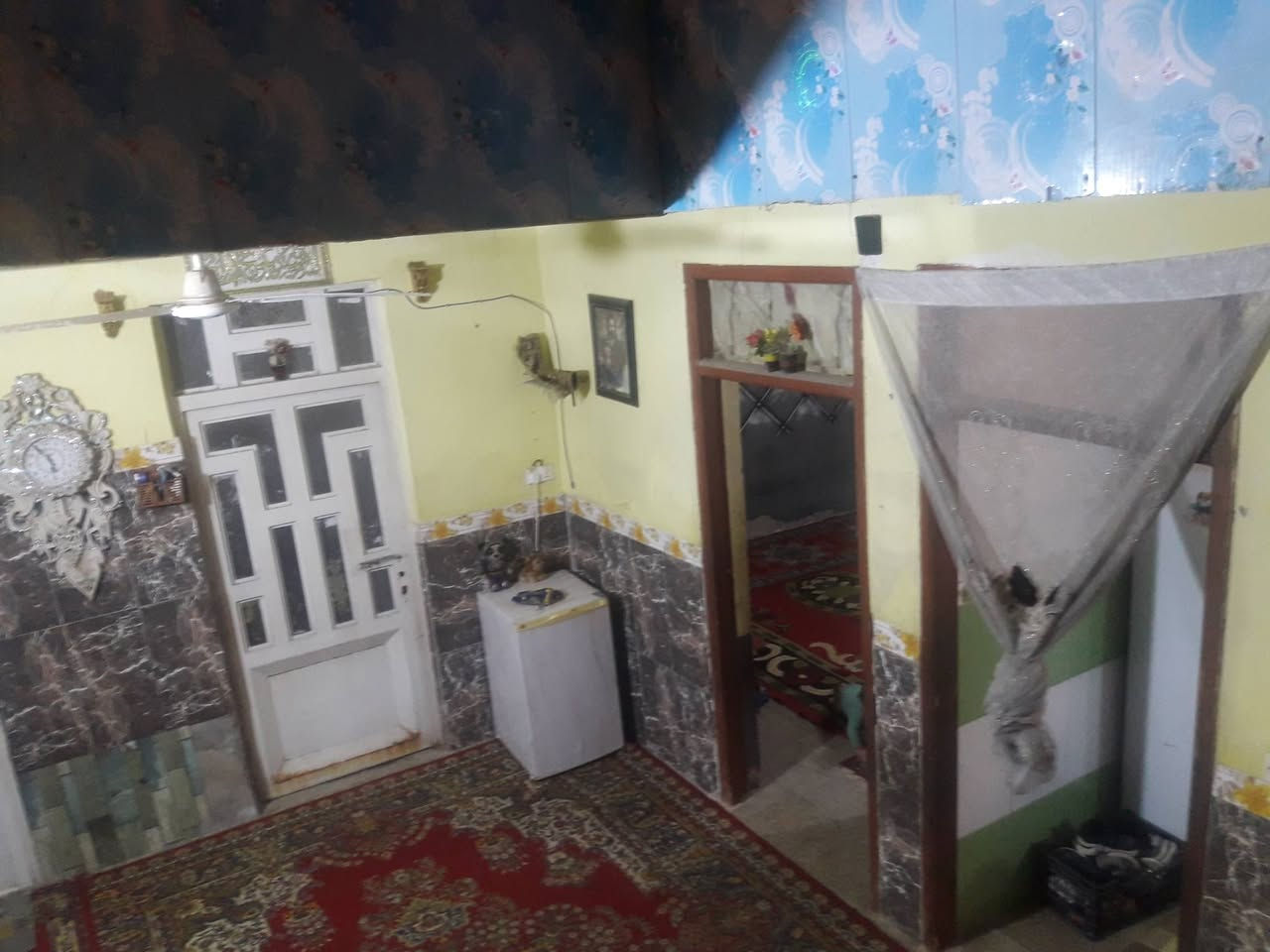 سلام عليكم بيت مساحه ١١٠ قريب على شارع مطار مقابيل قريت الغدير قرب باب مطحنه اساس صب كونكرت يتكون من استقبال ومطبخ و٣ غرف وصحيات وصاله مشمول بقرار التطويب سعر ٥٠ قابل لتقاوض استفسار *********** / ***********
