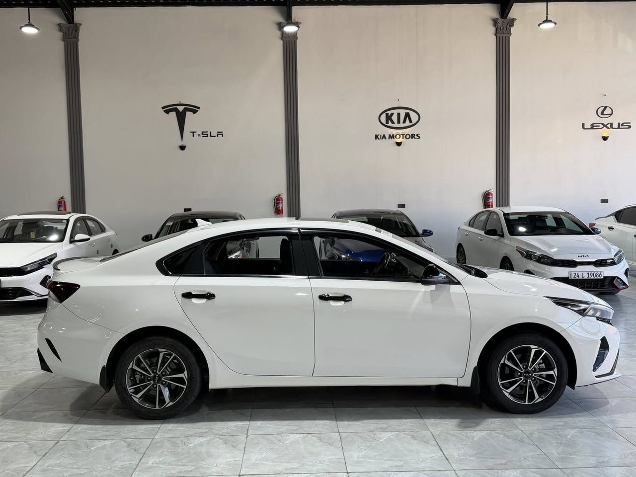 للبيع Kia K3 موديل 2024
مواصفات السيارة:
 • فتحة سقف
 • بصمة أبواب وتشغيل عن بعد
 • أوتو هولد
 • بك لابت متصل
 • تشغيل عن بعد
 • شاشة كبيرة تدعم Apple CarPlay
 • كشن جلد
 • هندبريك بصمة
 • كروز كنترول

ممشى السيارة: 59 ألف كم

السعر: 130$

📞 للاستفسار: ***********
📍 الموصل – مدينة المعارض الجديد
