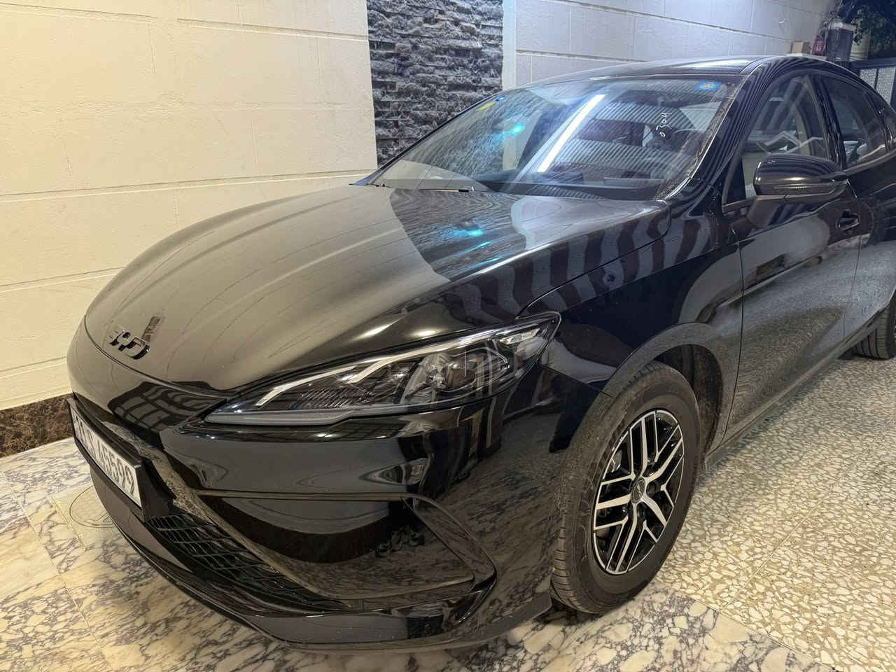 السلام عليكم 
عندي بي واي دي البيع 
اسود لون. و ويل كروم هاي  نوع سيل ٥ 
زيرو ماشيه الفين 2000 
بلاك اسود ملكي  + ويل كرم السياره
غراضه وكرت وبصمه كامله 
رقم ‭

‭٠٧٧٦ ٣٩٠ ٨٥٧٨
