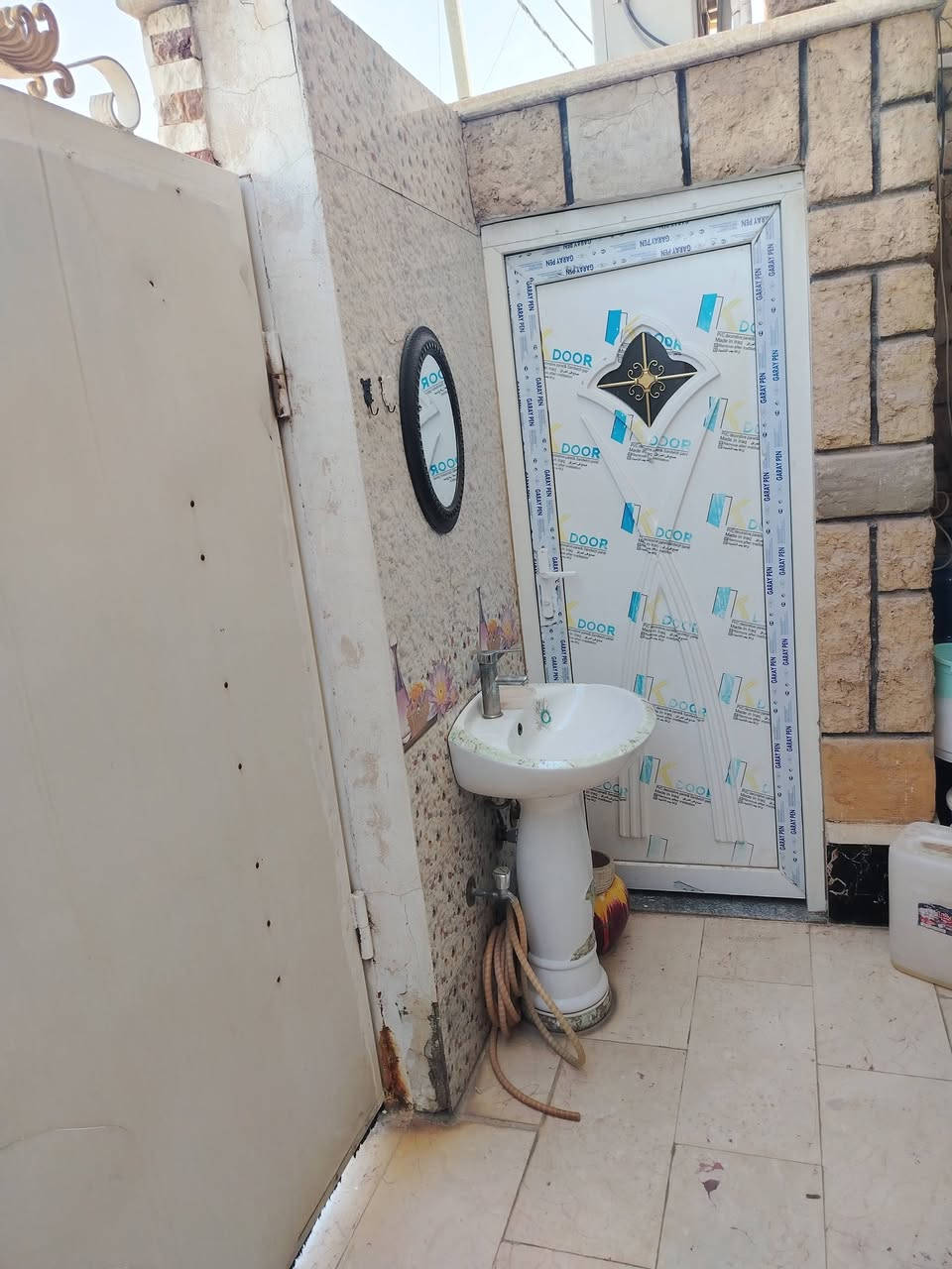 بيت ١٠٠ متر للبيع بناء ٢٠١٨ درجة اولى اي استفسار ***********
