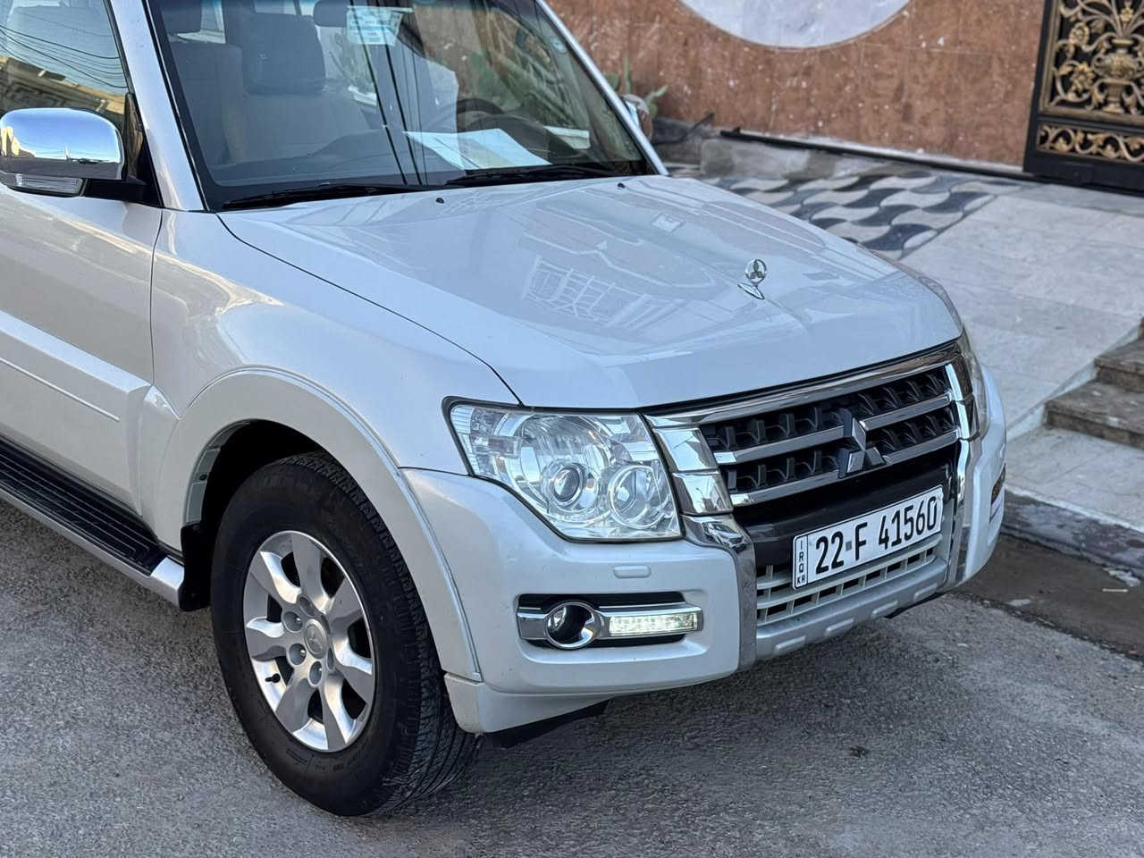 السلام عليكم 
للبيع باجيرو حبتور اصلية 
-موديل 2016 
-فتحة سلايد 
-كراسي جلد وكهرباء 
-دمام 
-تحكم مقود جهتين 
-شاشة وكامره دواره بلاديه 
-تبريد 3 قطع 
-محرك 3500 المرغوب على وضع الشركة 
-رقم شمالي سنوية جديدة و تحويل مضمون 
-السيارة بيها مكانين صبغ اثر شخوط شرط بدون حادث ( نص الجاملغ الخلفي وفوك الباب الخلفي فقط ) 
-مكان السيارة بالنجف وسعرها 168 ورقة 
-للاستفسار ***********
