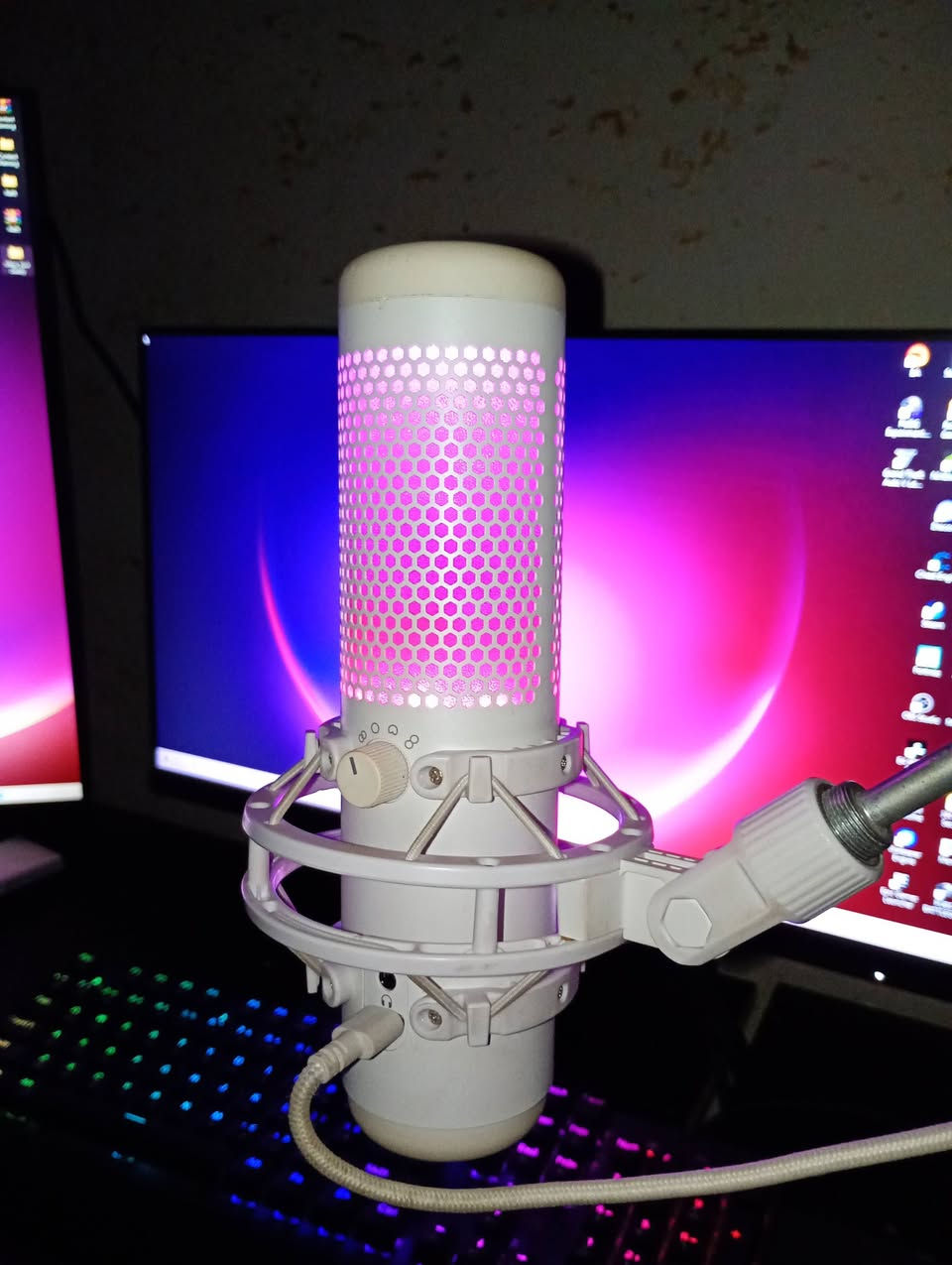 مايك هايبر اكس كويدكاست اس للبيع
نظافه 90 بلميه صوت كلش حلو و مايك راقي و معروف


**إذا كنت صاحب هذا الإعلان وتريد حذفه لأي سبب، رجاءا أرسل رسالة إلى الدعم الفني**