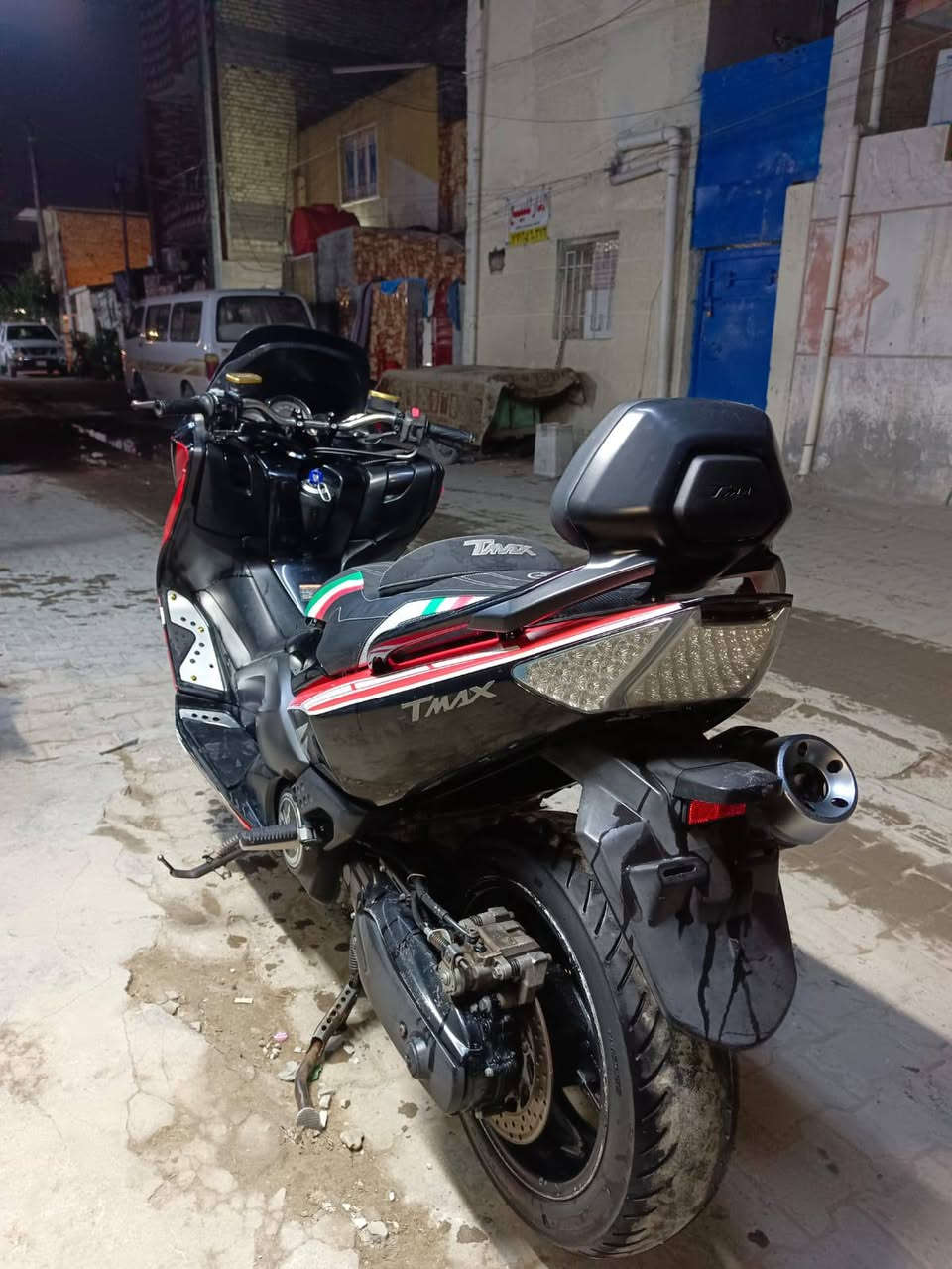 سلام عليكم تي ماكس 2011 مكينه مكفوله ضمان سعره 27 وبيه مجال حك الجيه نقصه بس دوسه وحاضن راديتر وربط كلوبات البجم فقط تاخذه تترحملي عليه مكينه بل جيس  عنواني بغداد الحريه
الرقم ***********
واتساب ***********
