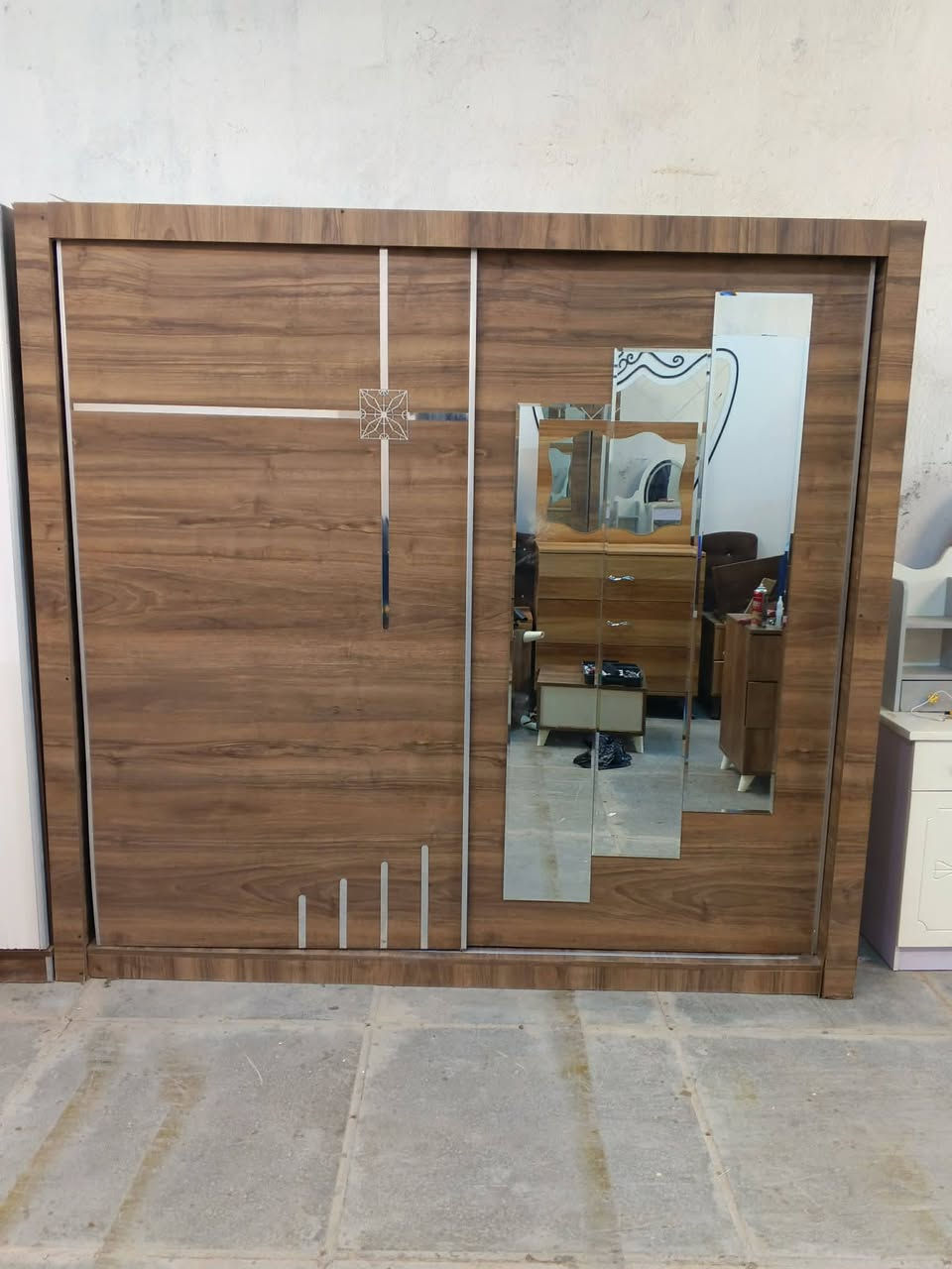 غرفه تركي 6قطع اخت الجديده..السعر 400 مع شد ونقل.الحجز واتس ***********
