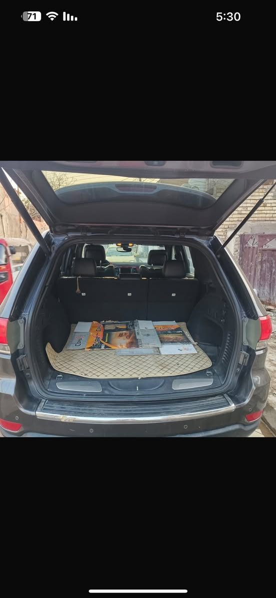 السلام عليكم جيب شيروكي موديل 2017
مكينة 6 
3600
كير 8نمر 
جنطة كهربائيّة 
تشغيل عن بعد 
اطفاء ذاتي عند الازدحام 
توقف ذاتي بالبك 
وراد امريكي 
3نظام قيادة 
كشنات جلد كهربائيّة 
شفتات استيرين 

***********
