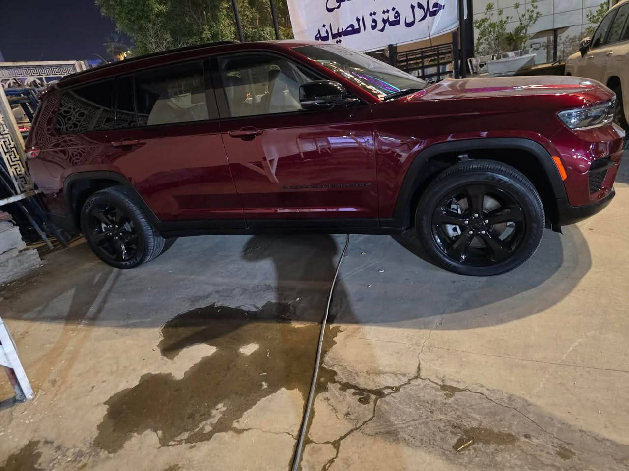 السلام عليكم
جيب موديل 23 صبغ جاملغات امامي وبنيد
وباب خلف السايق صبغ
ماشيه 23 الف كيلو
مواصفاتها لمتدد بصمه كشن كهرباء فتحه سقف كشنات منفصل vip تدفئه كشنات صندوق كهرباء وشادلها 6 عدسات زنون 
نقطه عمياء ورادار وقيادة ذاتيه وتحديد مسار صدر امامي وخلفي جديد على ايدي بدلته قبل شهر وتخم تاير ودسكات جديده
جاهزه السياره مابيها نواقص
وبيها صبغ جاملي امامي اليمين واليسار والبنيد والباب خلف السايق صبغ وبيها بارد اباب السايق
مكانها حله
السعر 219$
وماكو هيج سعر
***********
