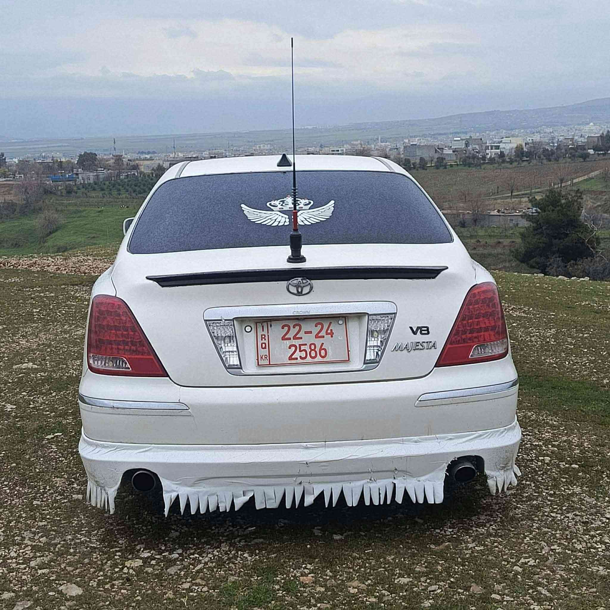 بەناوی خوای كورە ماجیستای موس رەنك كوراو مودیل ٢٠٠٧  چوار تایەو ویل لوک لوک لەژیرایە
٥ دووكمەیە فول فولە بەس سلایت نیە بوو جرکە مەكەری هەموو کیانی لوک لوکەسیعری
٥٠ كەلاو مەعامەلە
***********
