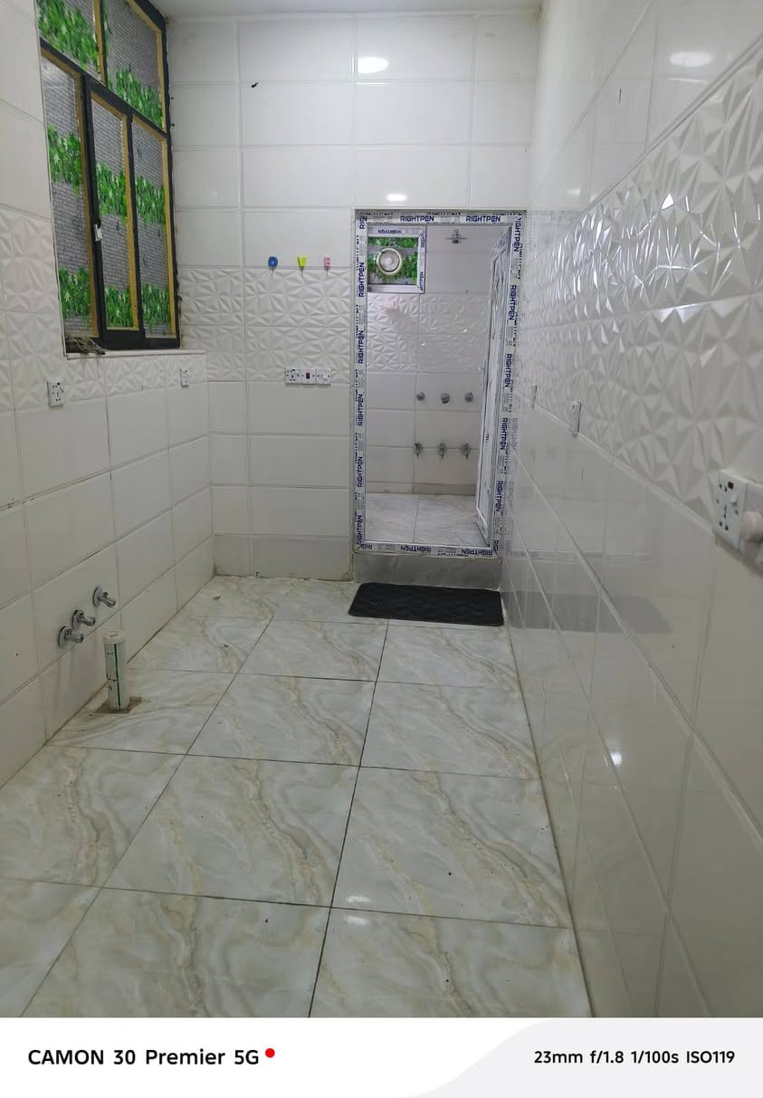 يالله يوجد شقه اللايجار طابق ثاني زيرو تكون غرفه ومطبخ وخدمات ايجاره 300 وسخان وسحب موقع الدوره  خط النفط الاستفسار ***********
