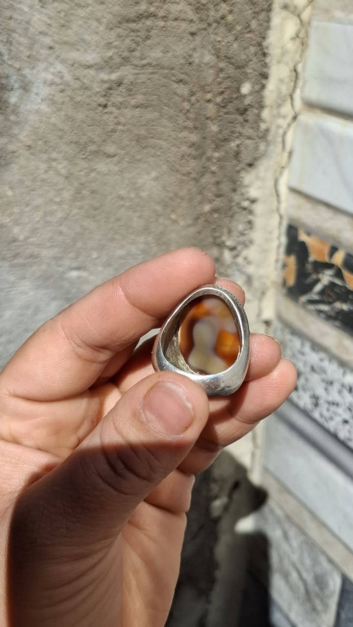 يا الله يا كريم داوديه قديمه كلش صياغه ثكيله 
مصوره بضهر الخاتم شخص كامل بس تصويري مو قوي 
سعر ١٥٠ مكاني بغداد مدينه الصدر لا يوجد لدي توصيل


**إذا كنت صاحب هذا الإعلان وتريد حذفه لأي سبب، رجاءا أرسل رسالة إلى الدعم الفني**