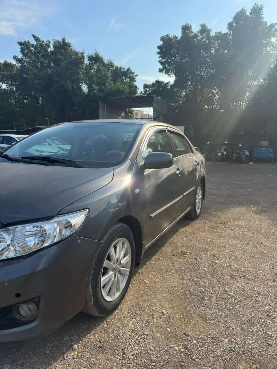 السلام عليكم كورلا موديل 2010 خليجية XLI محرك 1800  بيها جراد مكانات محرك كير حدادية تبريد خير من الله مازدات جديدة لايت عالي وناصي زنون سيارة جاهزة من كلشي السعر 92 وبيها مجال 
رقم التليفون ‭0771 049 6088‬
