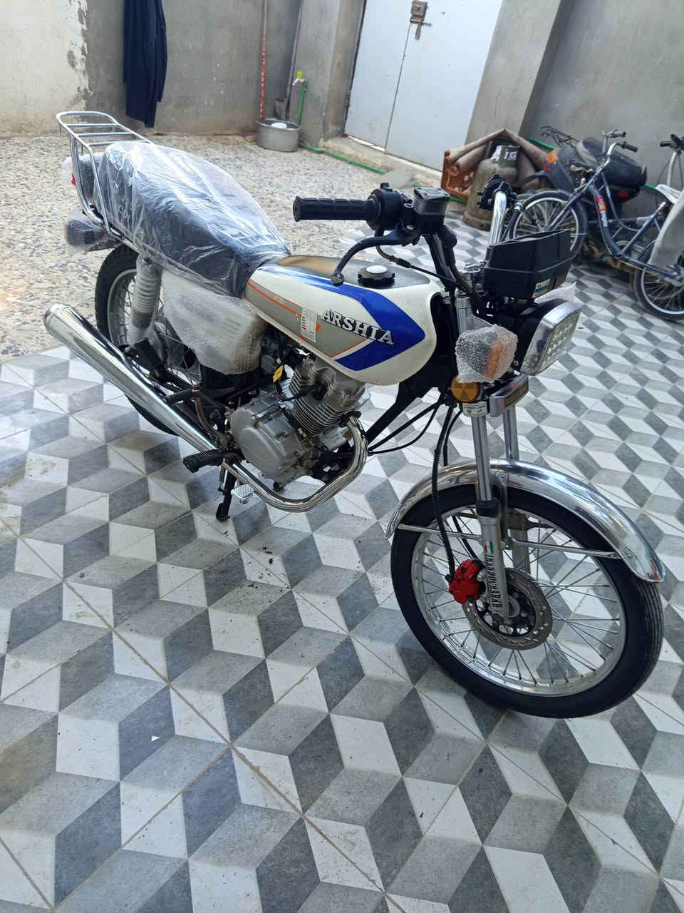 سلام عليكم دراجه اصولي اوراق
موديل 2022المكان الحيره سعر 750اوبيها مجال  
***********
