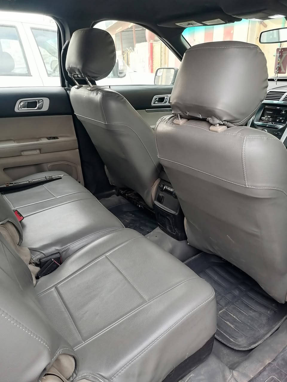 فورد اكسبلورر٢٠١٢ حادث خلفي صبغ صندوق جاملغ باب والبنيد بدون ارباك مواصفات لميتد المحرك يبخر حداديه تعبانه السيارة رقم بغداد انكليزي باسمي ماشيه 278 كيلو اخوان اي استفسار اني خادم السعر 95 وبي مجال ***********
