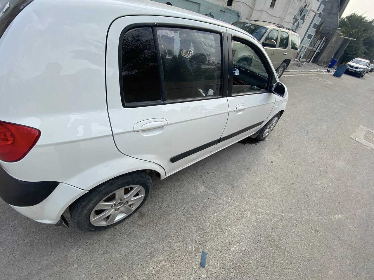 السلام عليكم سياره هونداي جيتز 2008 كير اوتوماتيك مكينه 1600 كفاله كير ومكينه السيارا لجامه الاماميه مكسوره دواخلها نضيفه الهيكل مالته نضيف السيارا مال بنيه تحويل شوكت ماتريد  بيه طخات خفيفه (زلغ طكه) السعر 64 ورقه للاستفسار *********** موجود واتساب اتصال العنوان البصره دور الضباط
