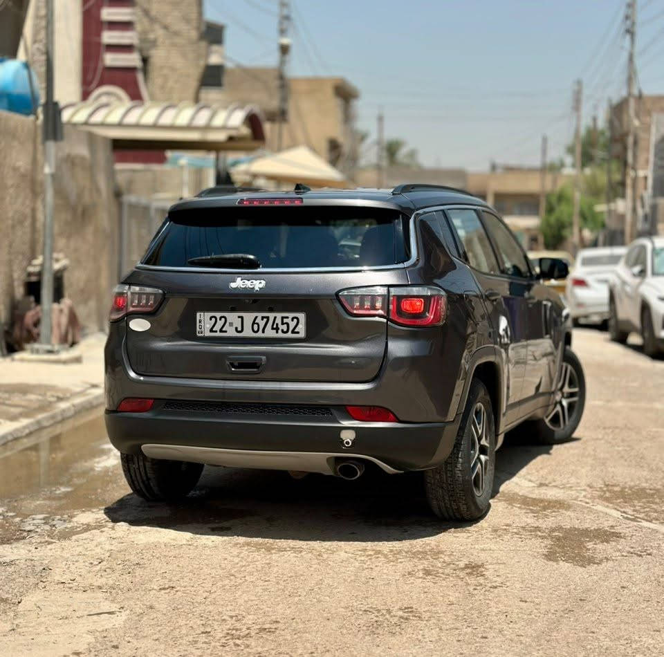 جيب كومباس للبيع
موديل 2019
وارد امريكي ضربتها قبق جنطة فقط 
4 سلندر محرك 2400
ماشية 96 الف قابل للزيادة 
بصمة، تحكم ستيرن، مثبت سرعة، كاميرا
هزة وسنوية جديد 
تخم تايرات جديد 
حدادية جديدة
تبريد قطعتين ثلج
رقم اربيل وشرط التحويل
سونار موجود وصور الحادث موجودة
باقي التفاصيل للسيارة معروفة 
السيارة جاهزة

سعرها 127 ورقة 
مكانها بغداد الدورة او جسر ديالى
*********** ابو زيد
