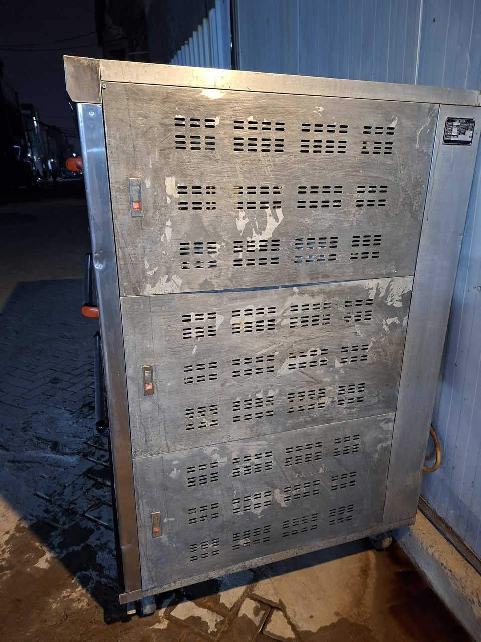 فرن كهربائي للبيع
مشعل فوك 
مشغلين جوه 
العنوان_بغداد 
الرقم :***********
