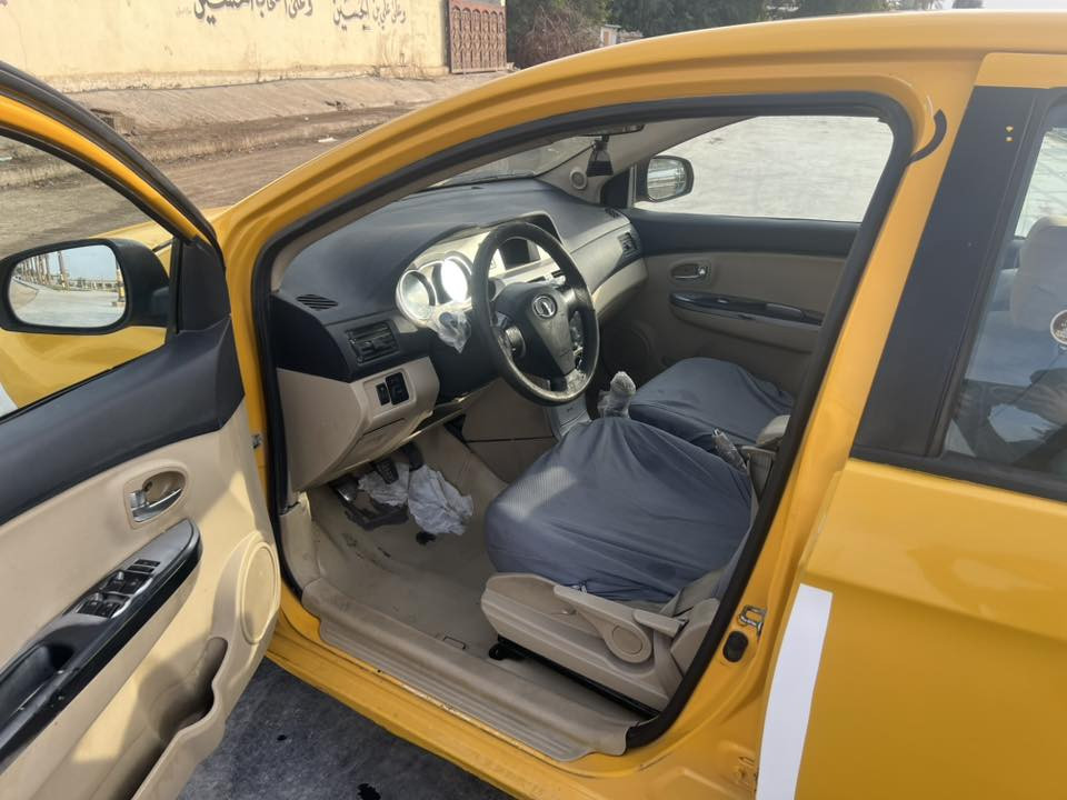 السلام عليكم
سياره كريت ول فولكس تكسي للبيع
موديلها ٢٠١٢ 
سياره جديدة بمعنى الكلمه هاي صورها 
تخم تاير 
ويل جديد 
حداديه امامي خلفي جدبدة
محرك جديد 
مصبوغه حزام 
السياره مال جناي و ما تعب 
السياره ب اسمي تحويل ثاني يوم 
نقصها بس كلج عالي 
مافارغ اسوي و التدفئة  بس الدكت مال تحكم جلب عندي 
و تبريد كامل نقص بلي مال كمبريسر 
اما لباقي كلها شغال السياره الي تعجبه كل لهلا بي مكاني _ بابل مسيب
***********
