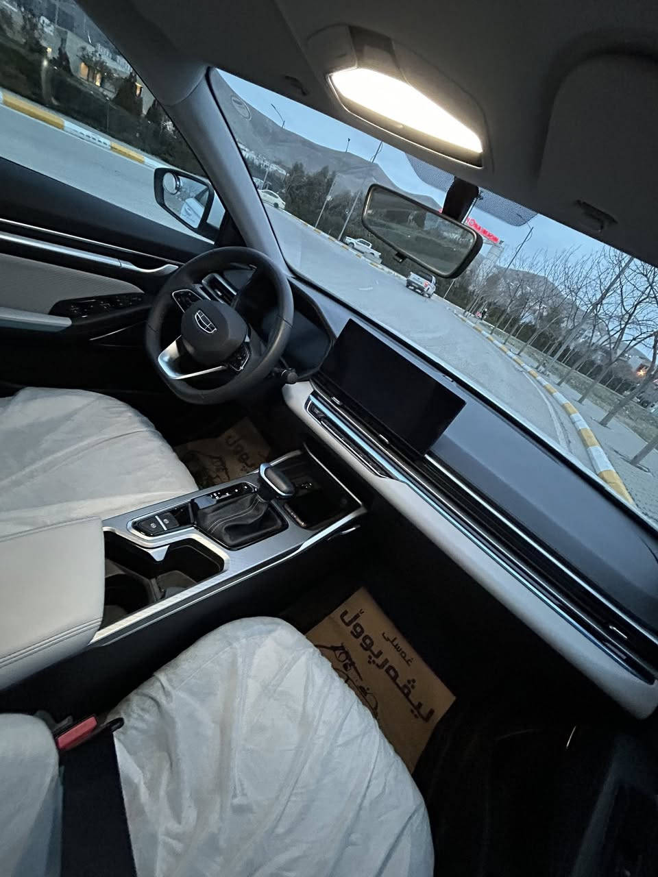 جیلی ئێم گراند  ٢٠٢٥
فول مواسەفات
٢٥٠٠کیلۆمەتر ڕۆشتوە
سەیارەکە ڕەقەم کراوەبەناوی خۆمە
سڵاید
شاشە گەورە
گێچ ئەلیکترۆنی
٣ جۆرلێخوڕین (سپۆرت،ئیکۆنۆمی،کۆمفۆرد)
سایەرەیەکی ئیختیسادیەبە بەنزینی نۆرماڵ کێشەی نیە
جوابی چات نایەموە 
ژمارەی خاوەنی:*********** واتسئەپ
